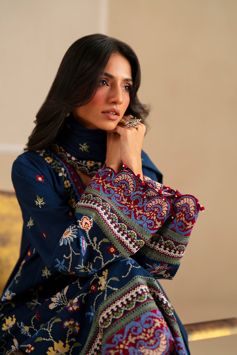 EMBROIDERED SUIT (E0781/203/622)