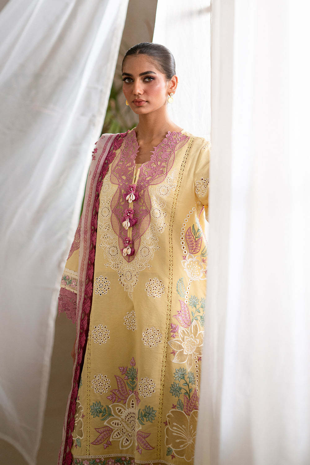 EMBROIDERED LAWN SUIT (E0546/203/110)