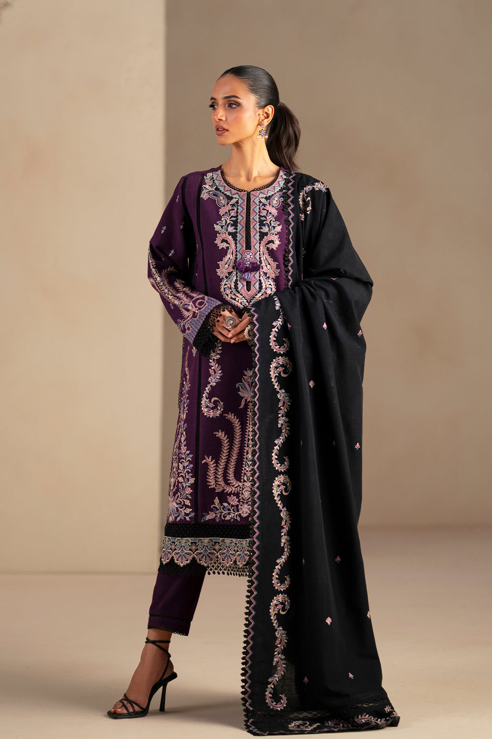EMBROIDERED SUIT (E0783/203/517)
