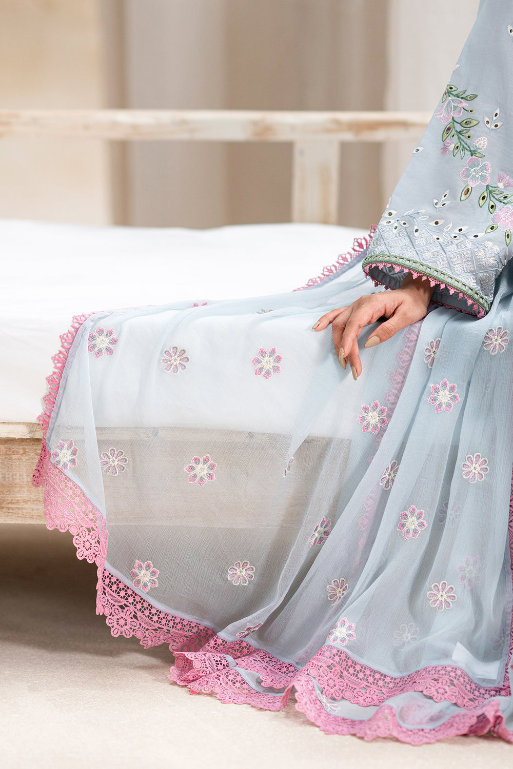 EMBROIDERED LAWN SUIT (E0542/203/616)
