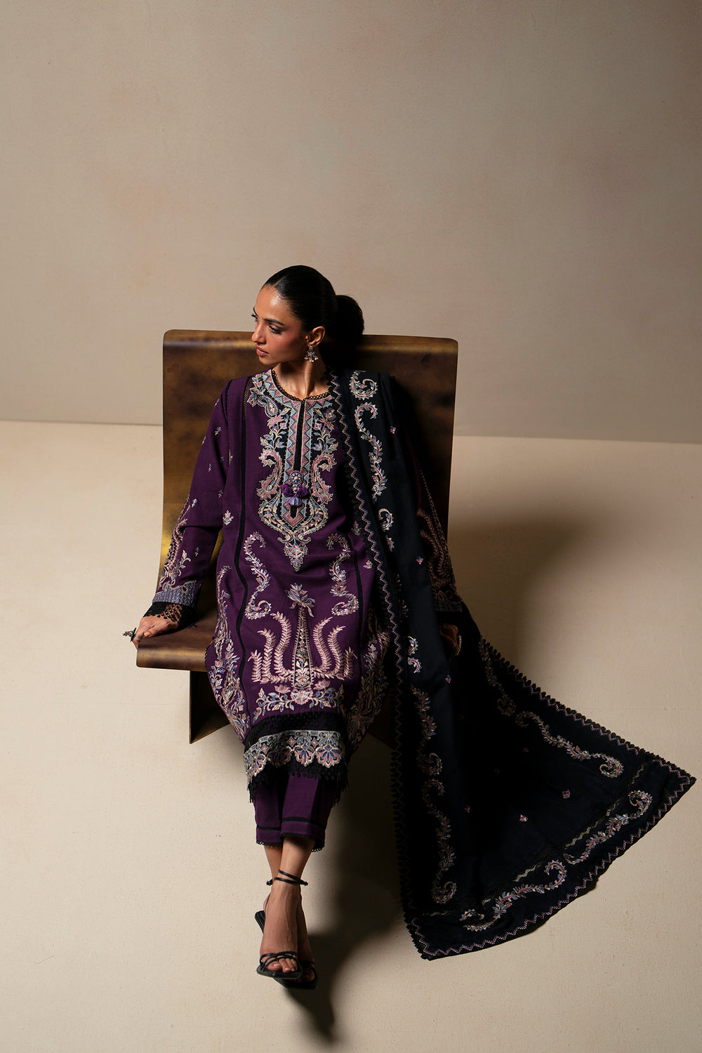 EMBROIDERED SUIT (E0783/203/517)