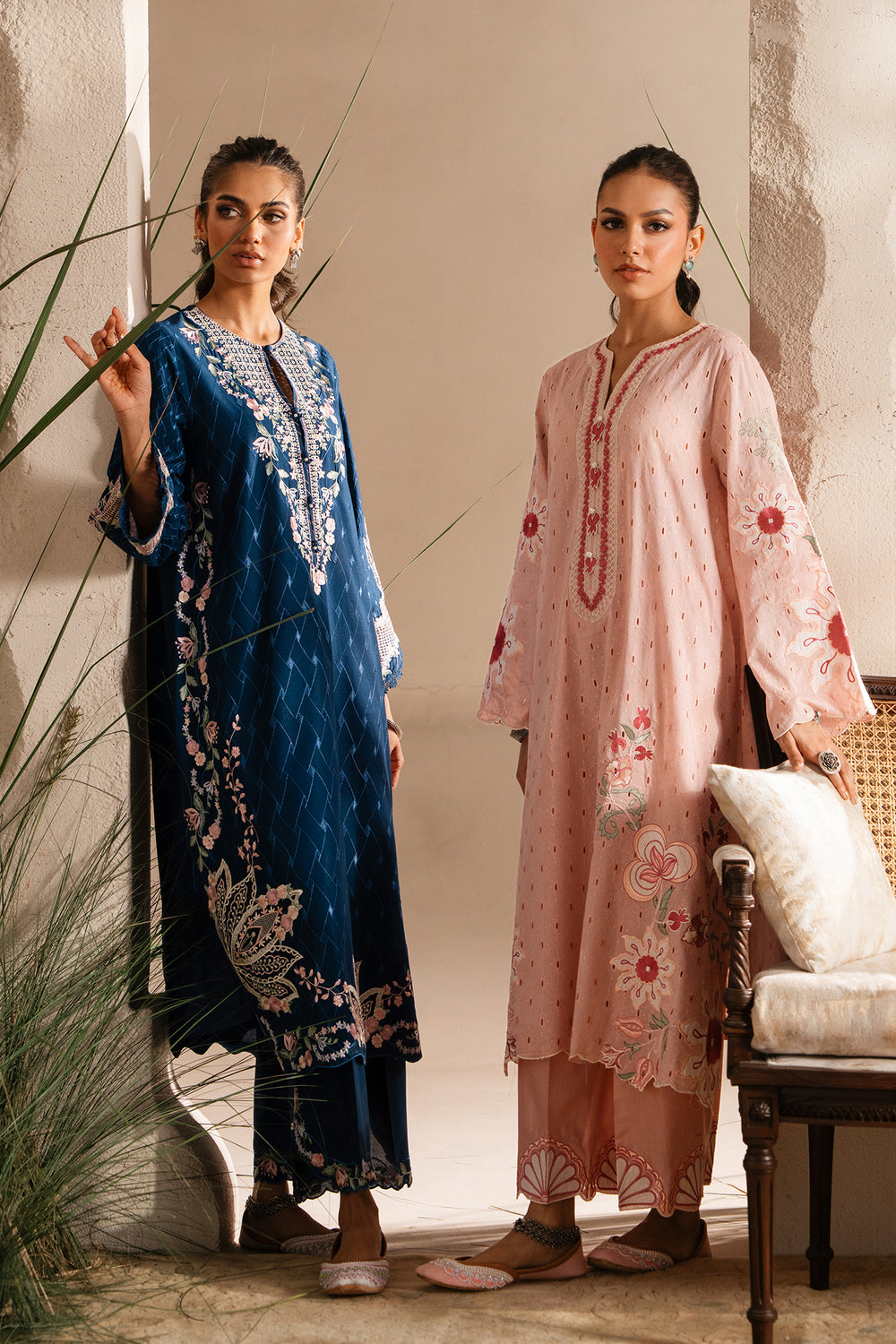 EMBROIDERED SUIT (E3385/103/623)