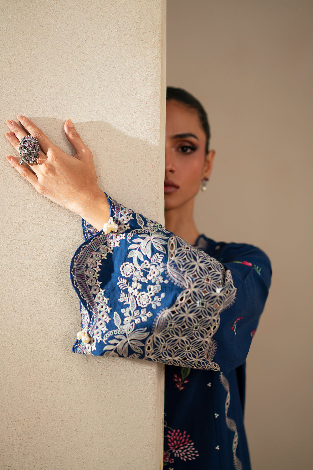 EMBROIDERED SUIT (E0785/203/622)