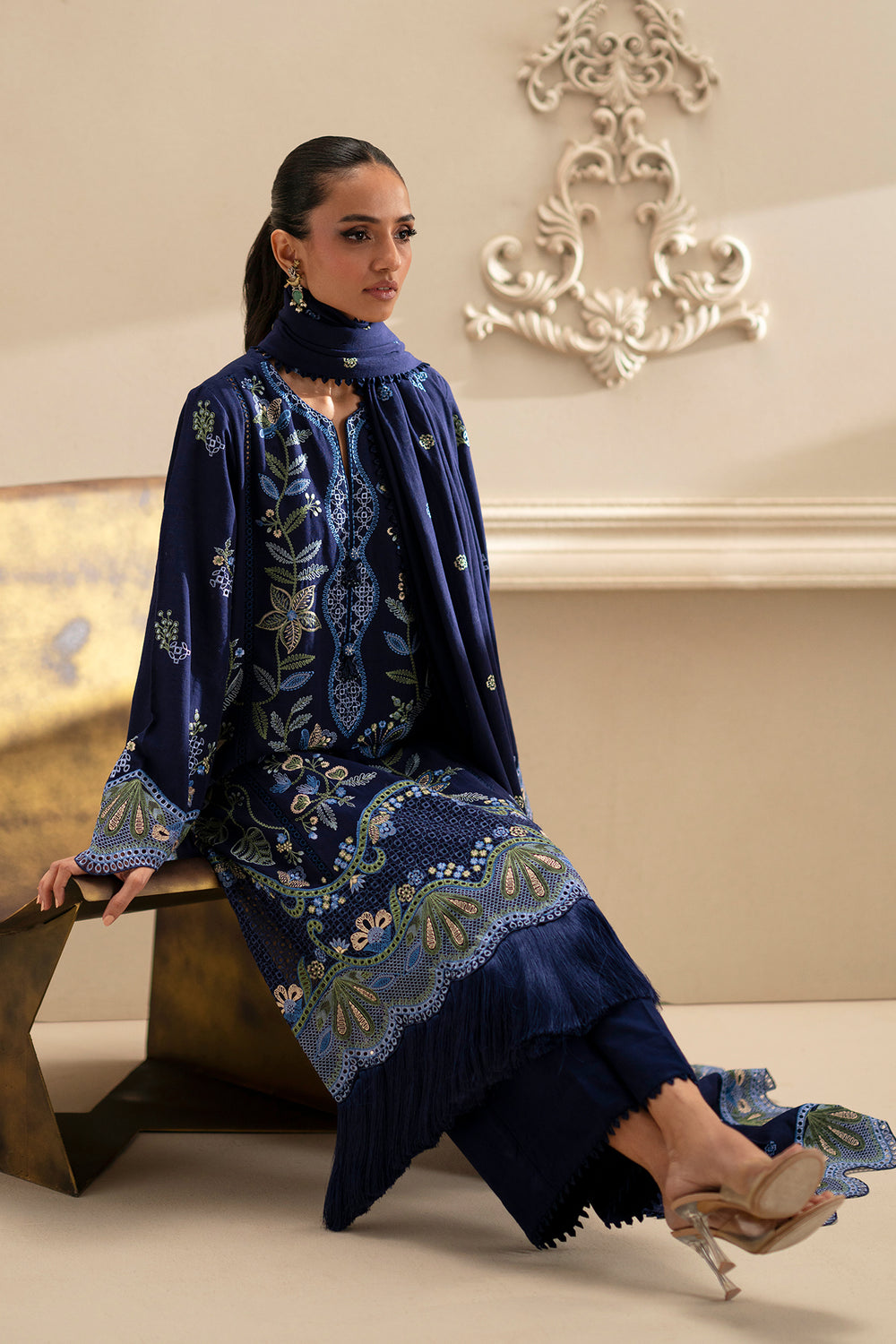 EMBROIDERED SUIT (E0789/203/620)