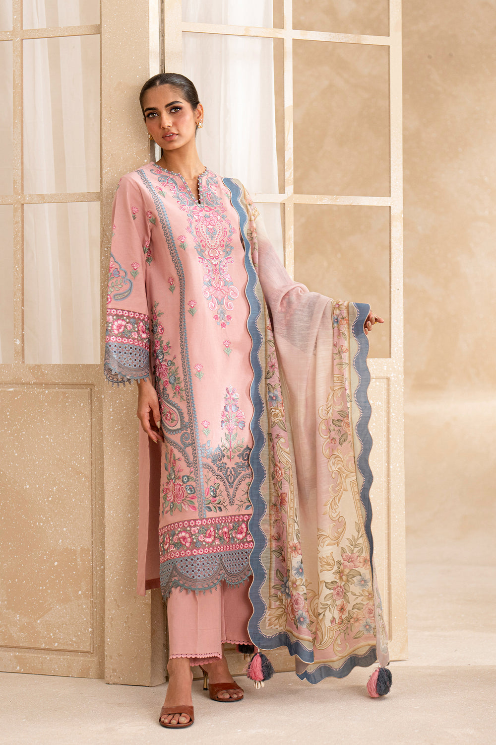 EMBROIDERED LAWN SUIT (E0551/203/327)