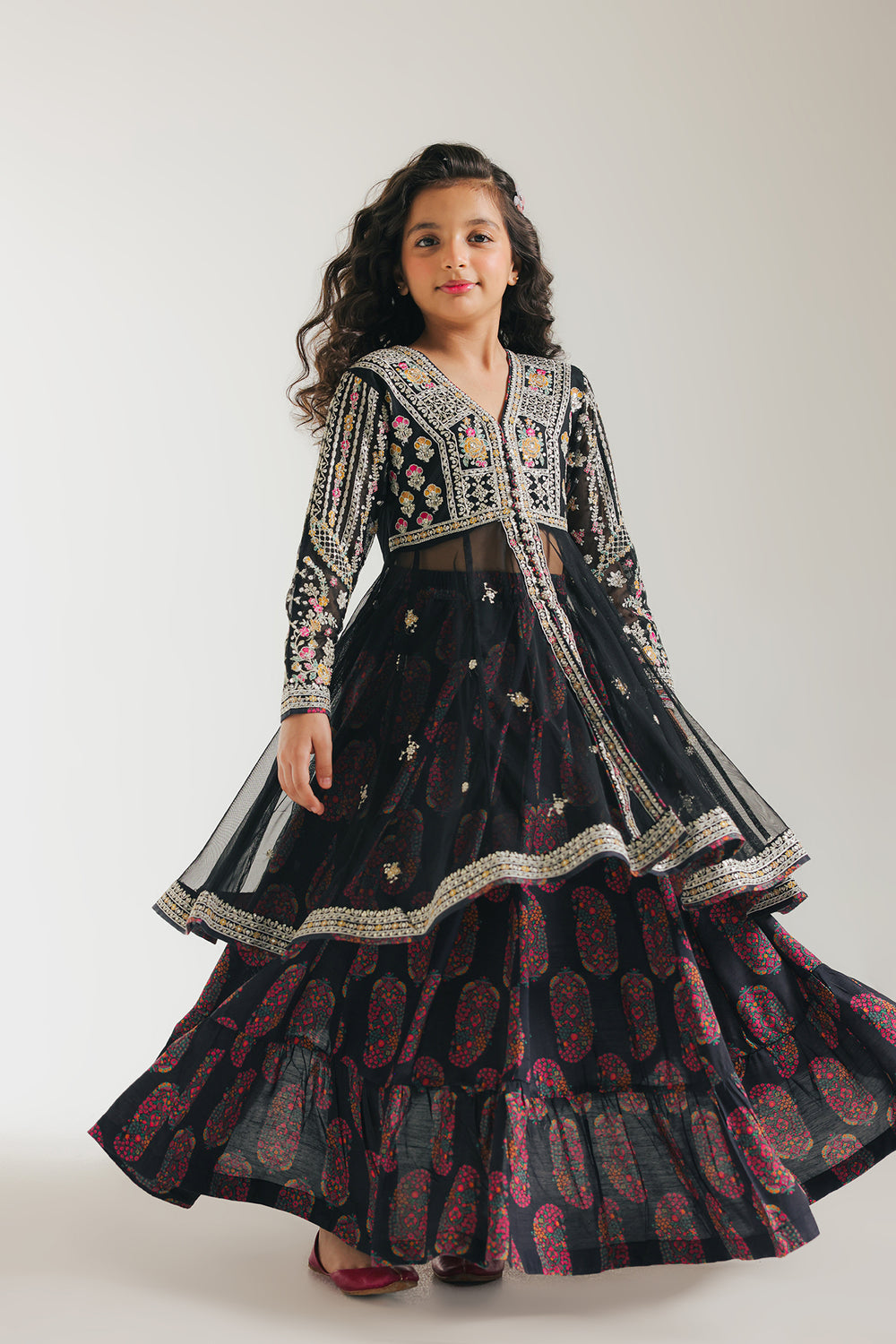 EMBROIDERED SUIT (E0209/415/902 E0209/315/902)