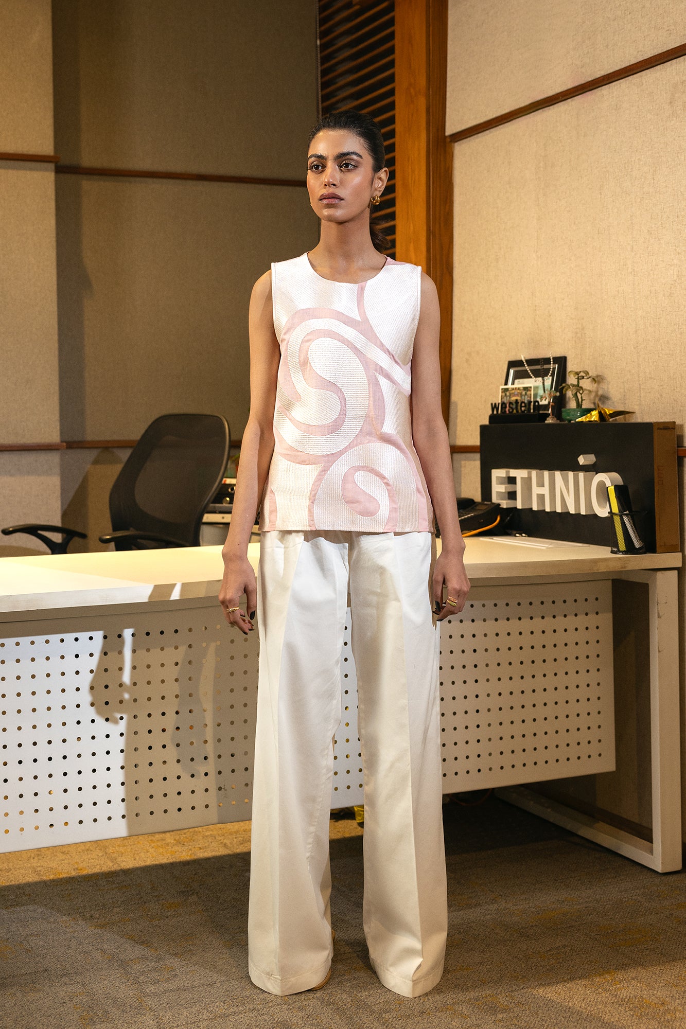 EMBROIDERED TOP (E0410/101/326)