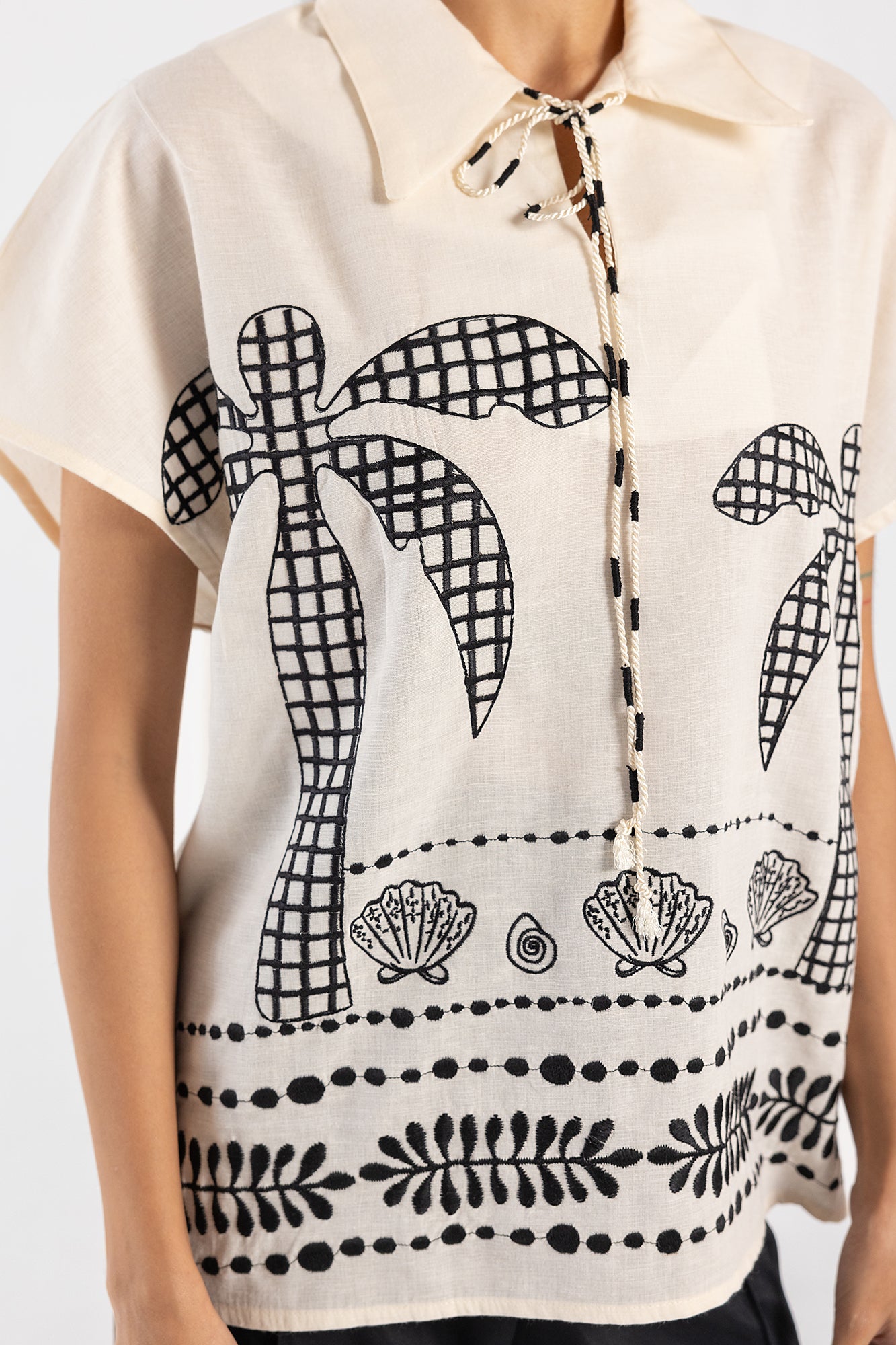 EMBROIDERED TOP (E0434/101/002)