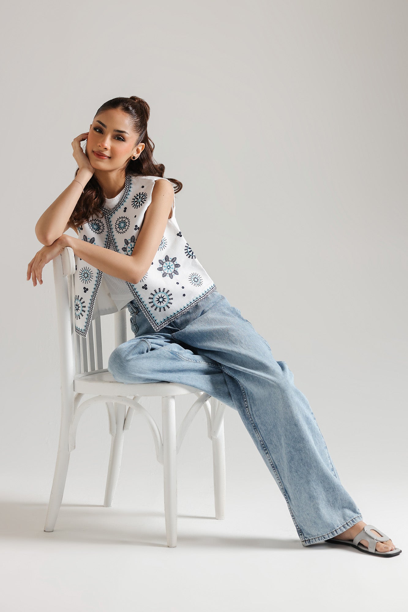 EMBROIDERED WAISTCOAT (E0507/101/004)