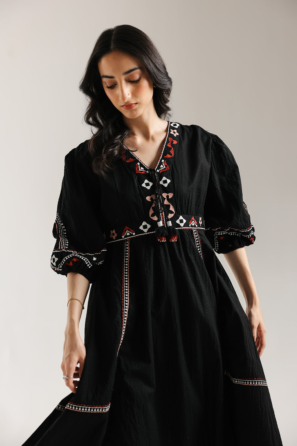 EMBROIDERED DRESS (E0518/101/902)