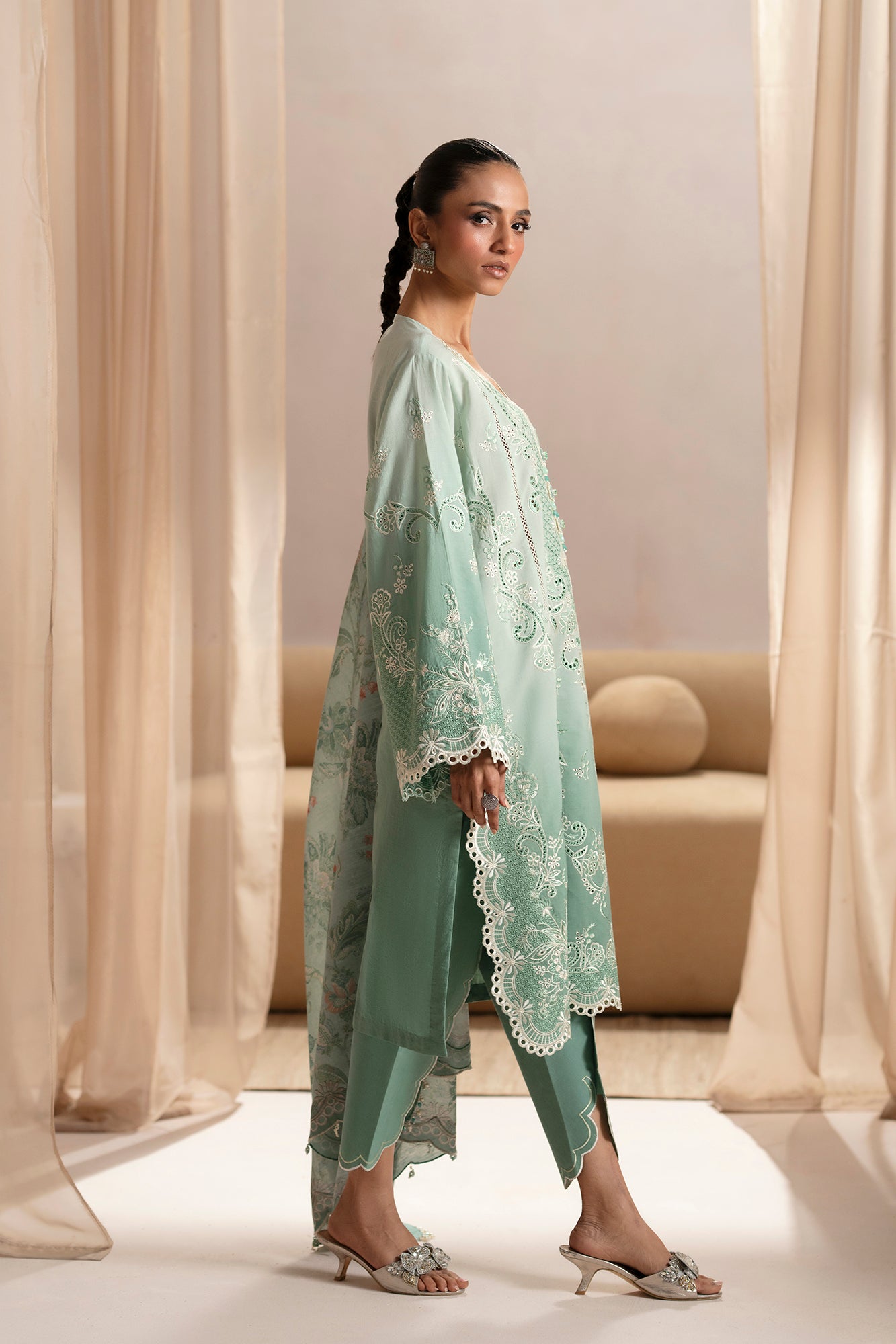 EMBROIDERED SUIT (E0524/203/718)