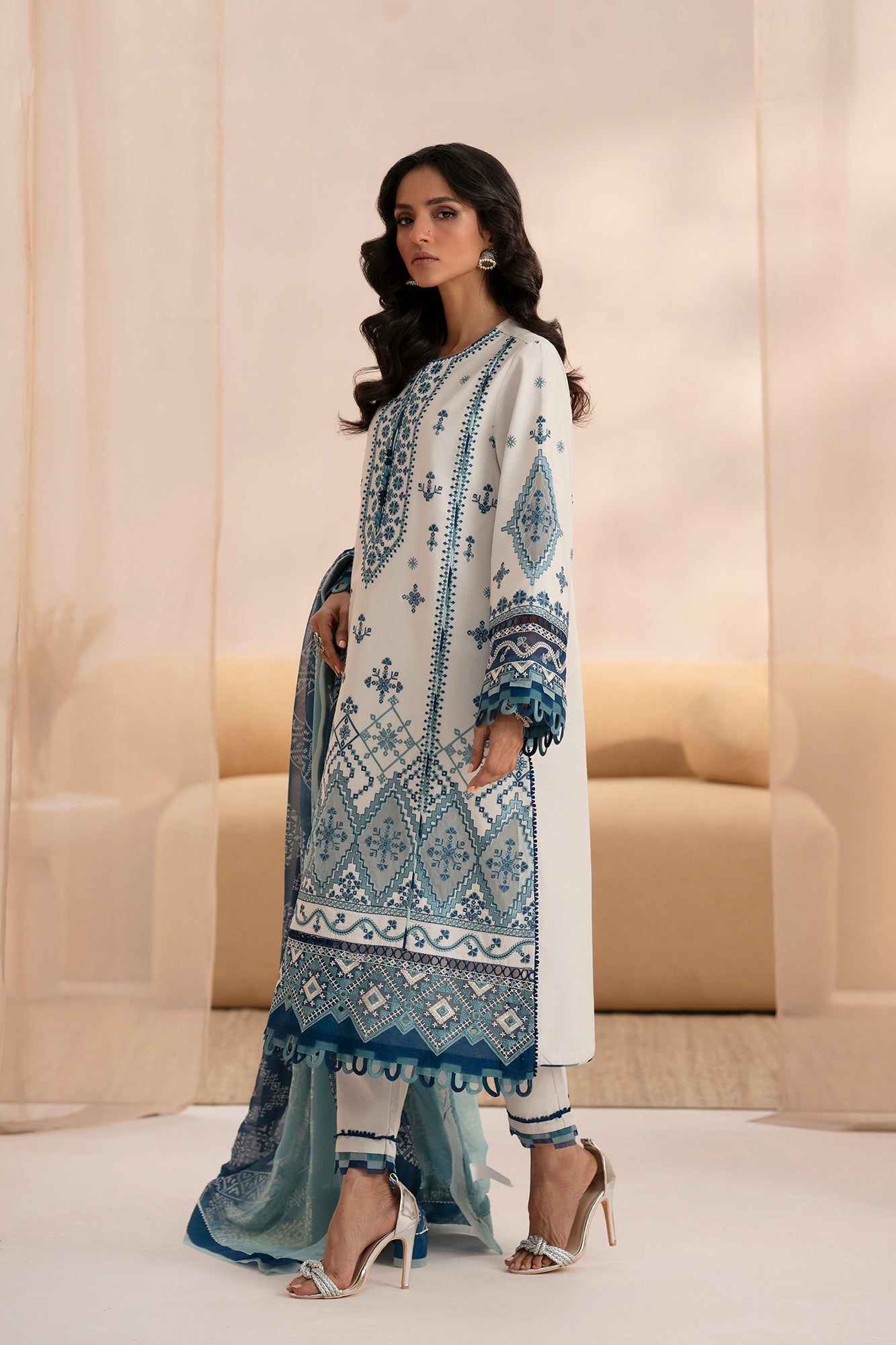 EMBROIDERED SUIT (E0528/203/003)