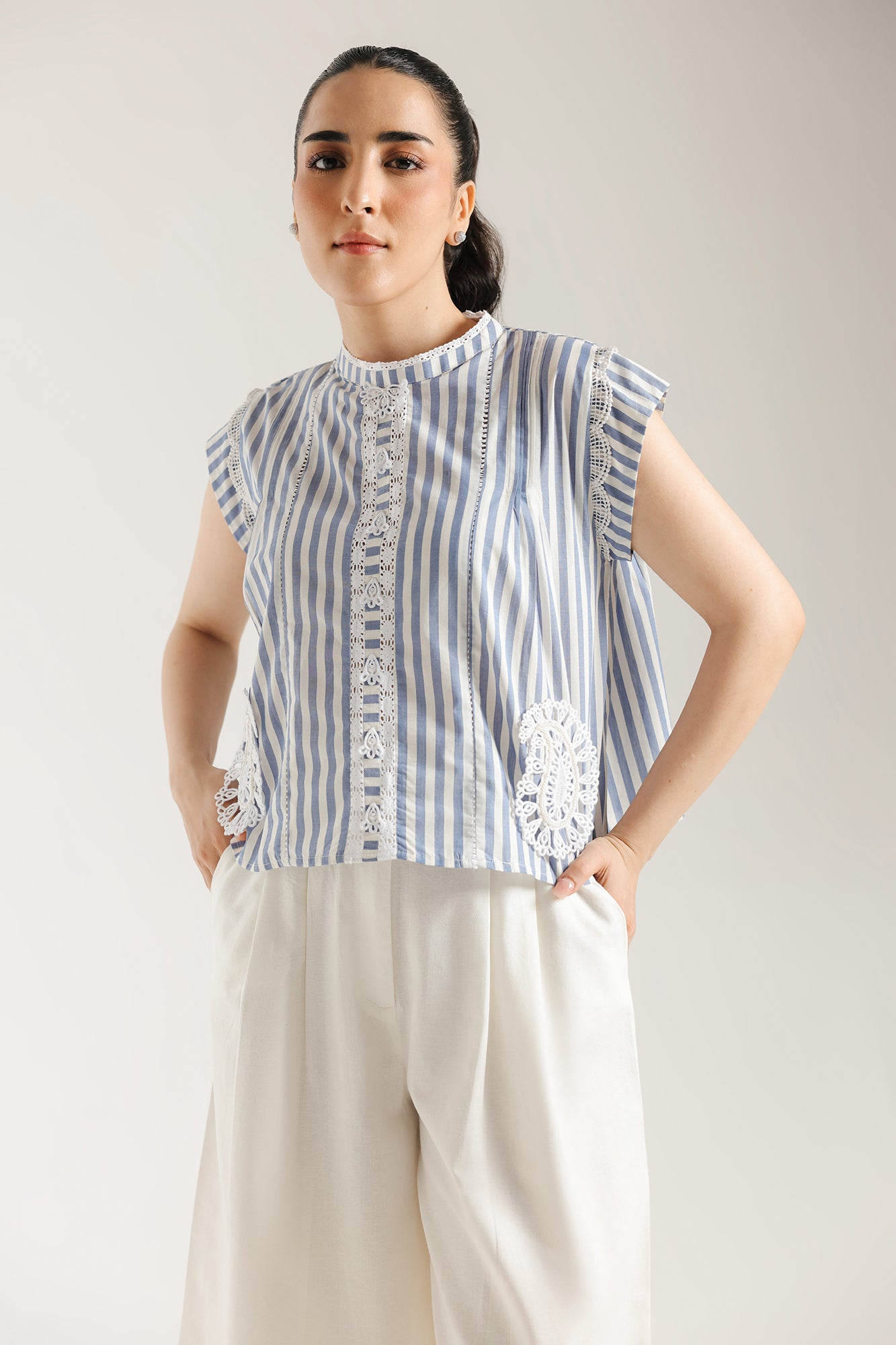 EMBROIDERED TOP (E0529/101/630)