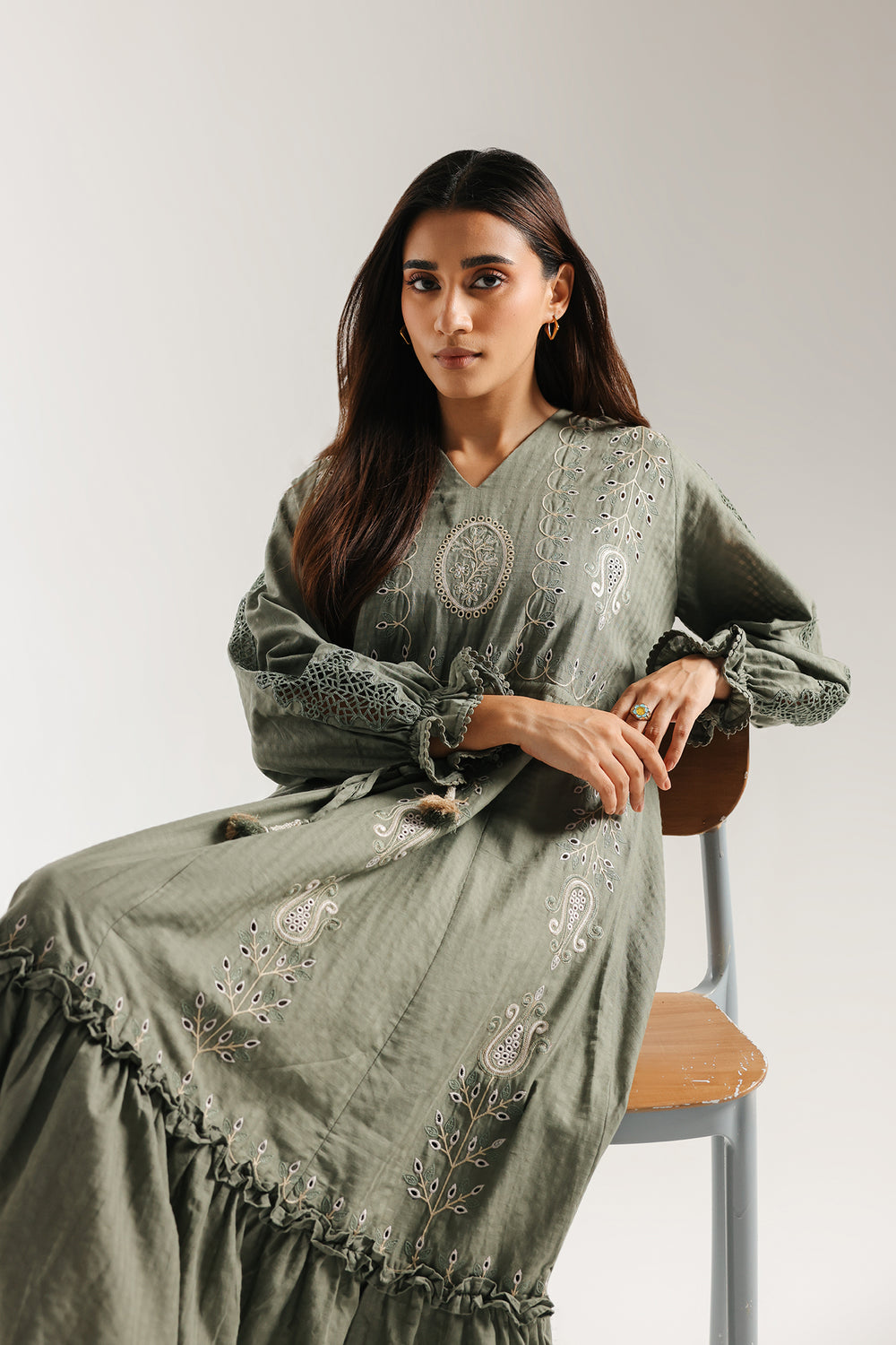 EMBROIDERED DRESS (E0539/101/119)