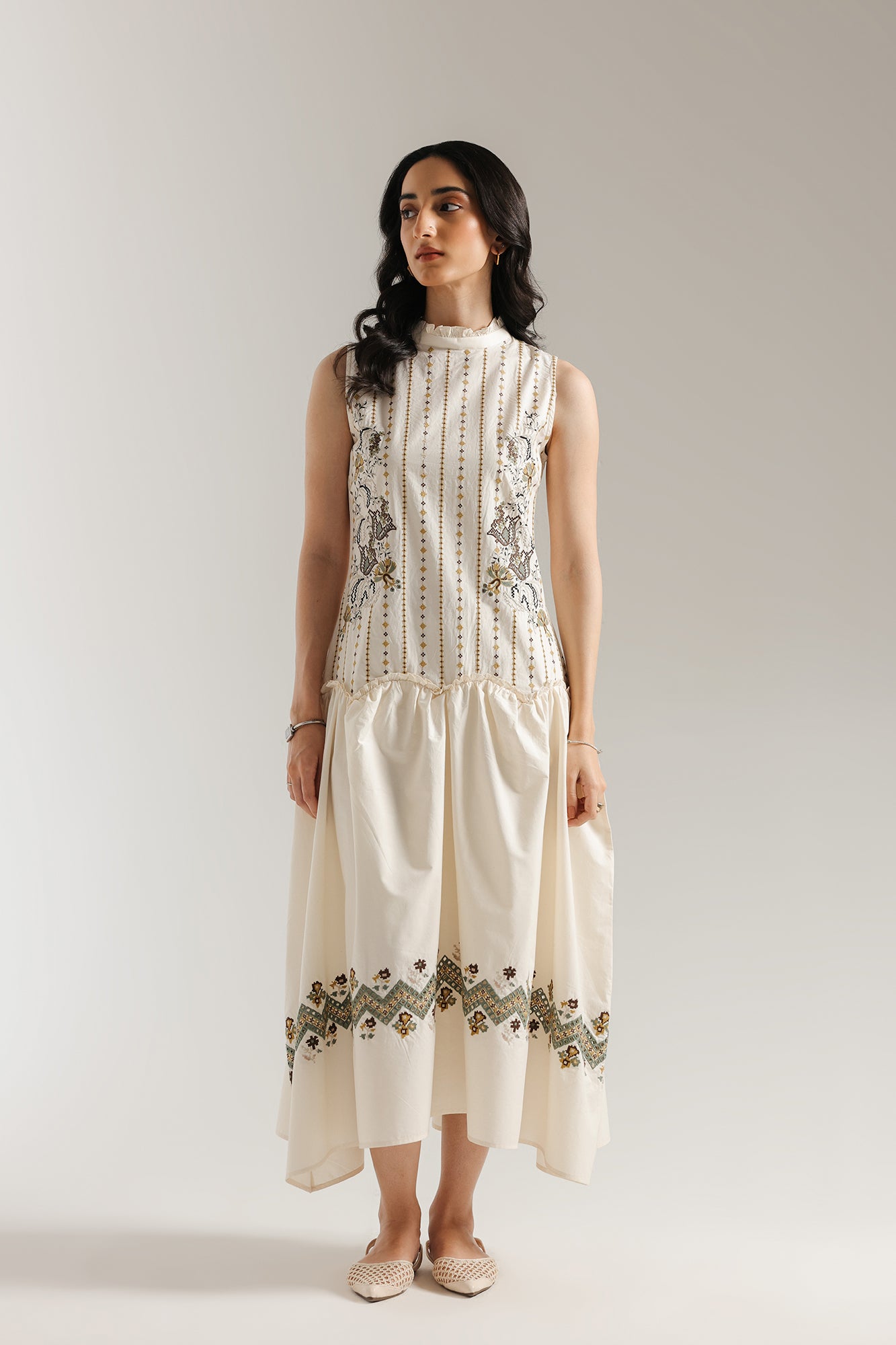 EMBROIDERED DRESS (E0542/101/006)