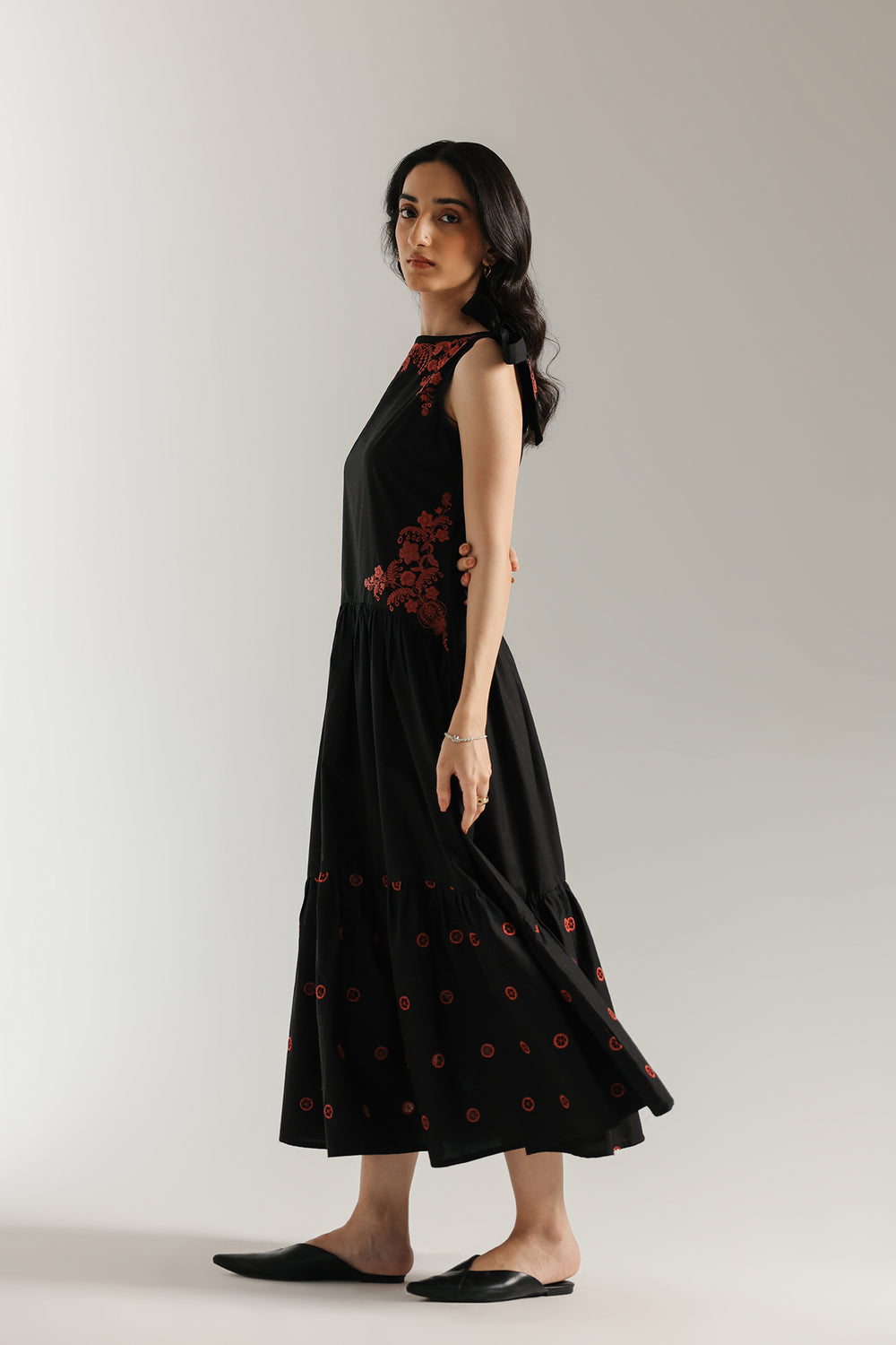 EMBROIDERED DRESS (E0543/101/902)