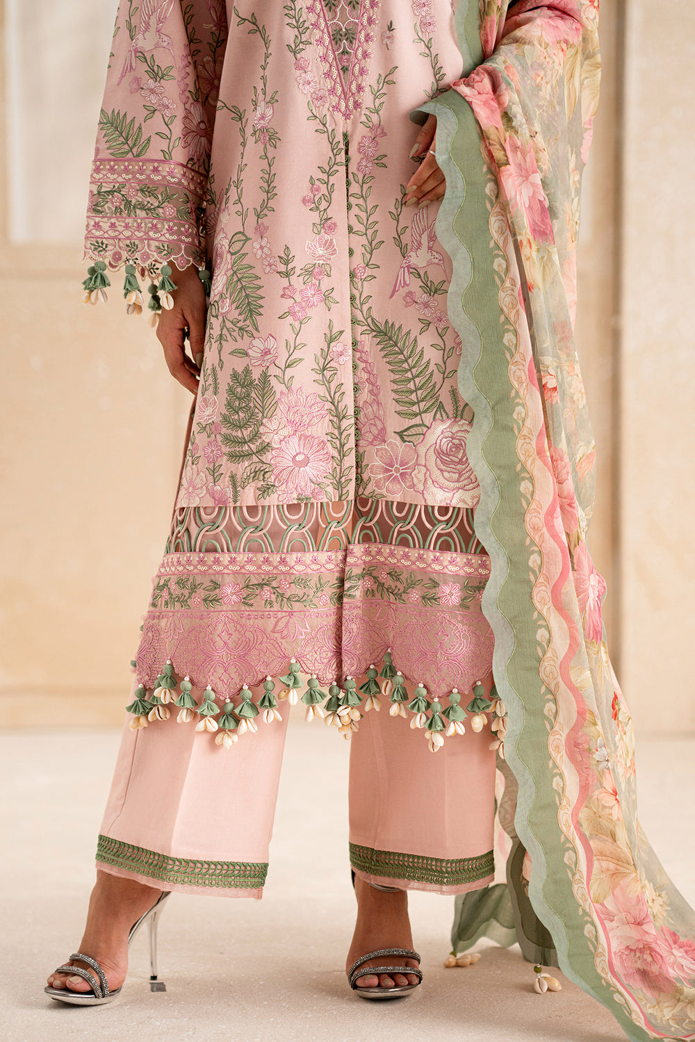 EMBROIDERED LAWN SUIT (E0543/203/329)