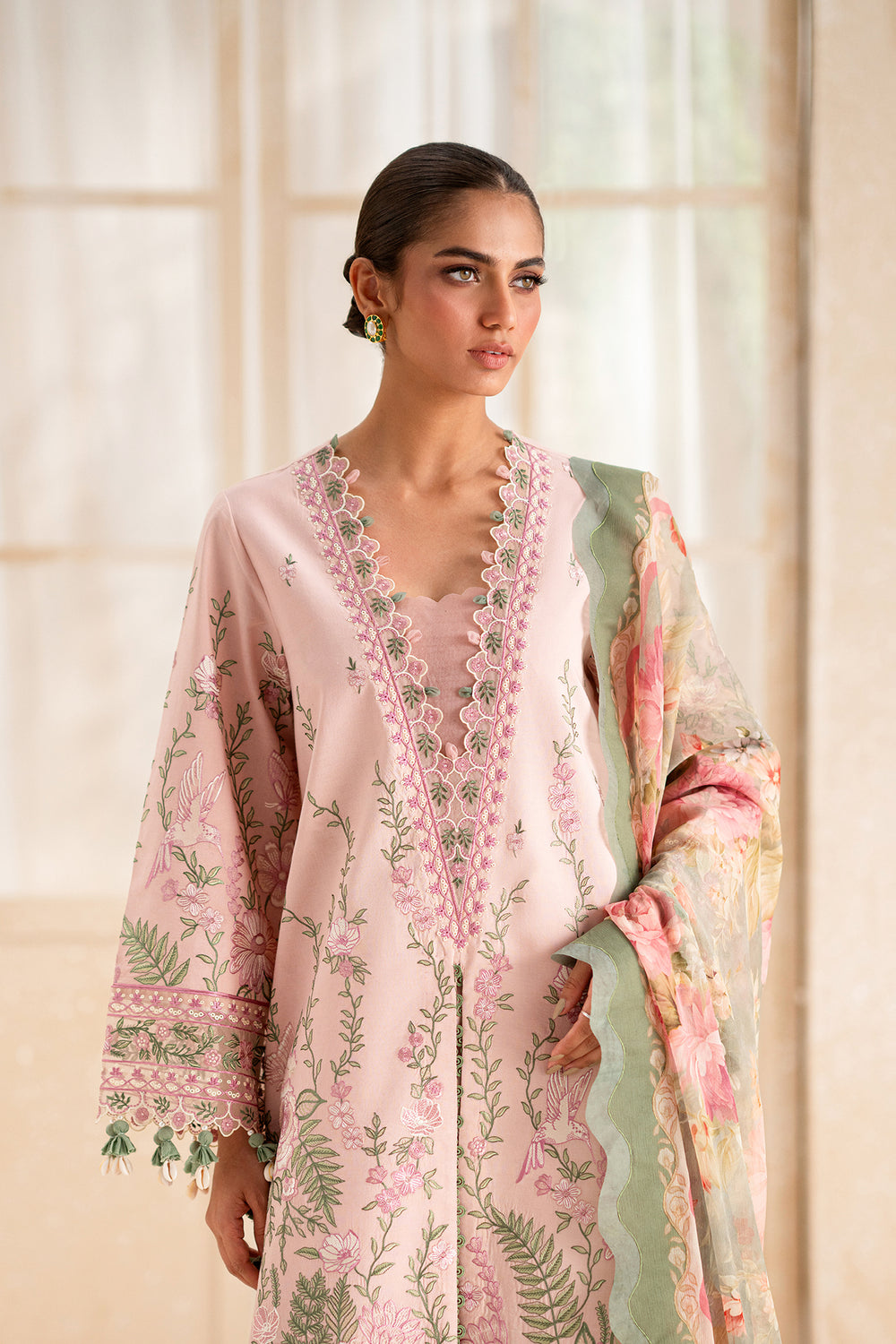 EMBROIDERED LAWN SUIT (E0543/203/329)