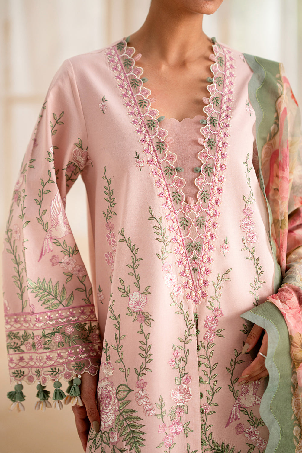 EMBROIDERED LAWN SUIT (E0543/203/329)