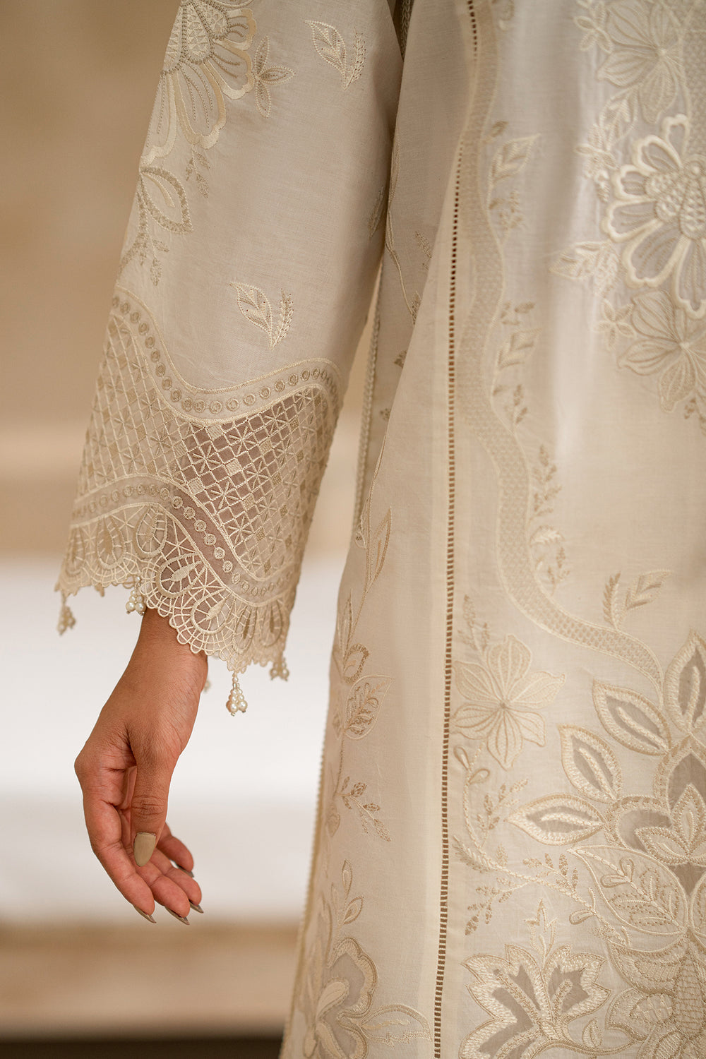 EMBROIDERED LAWN SUIT (E0544/203/005)