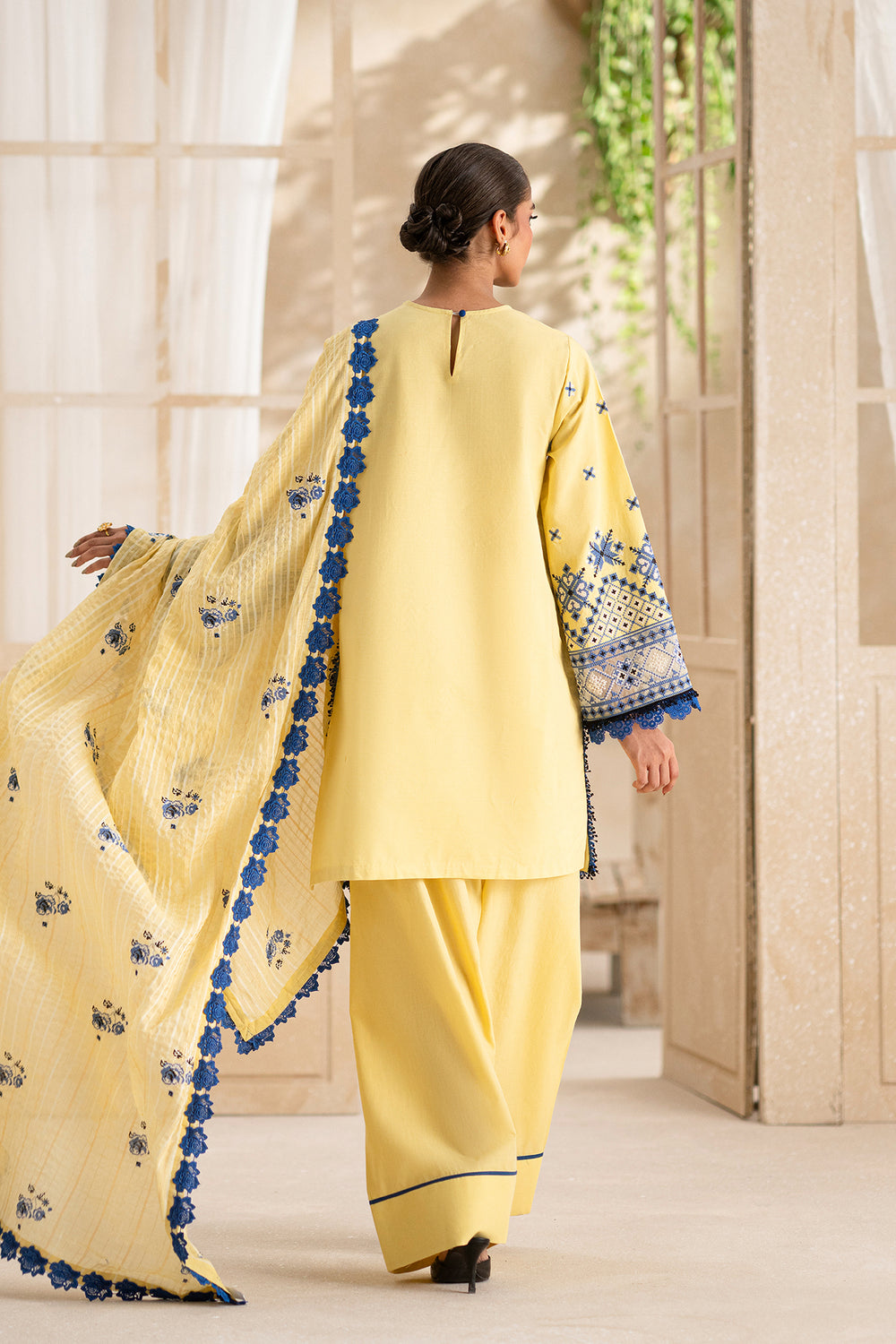 EMBROIDERED LAWN SUIT (E0545/203/110)