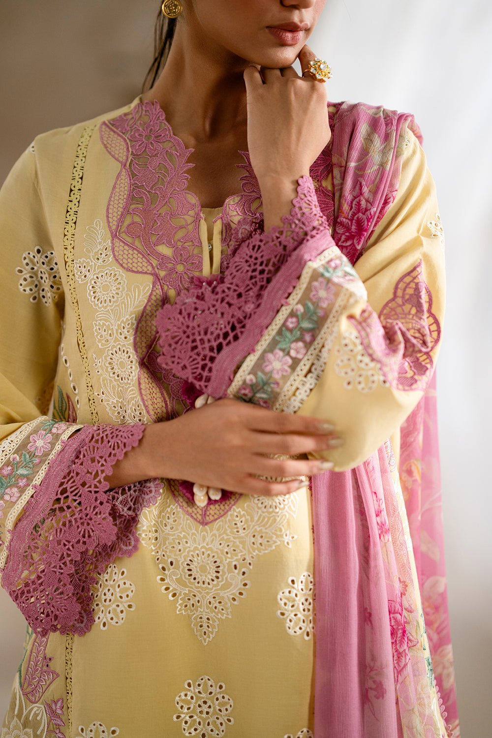 EMBROIDERED LAWN SUIT (E0546/203/110)