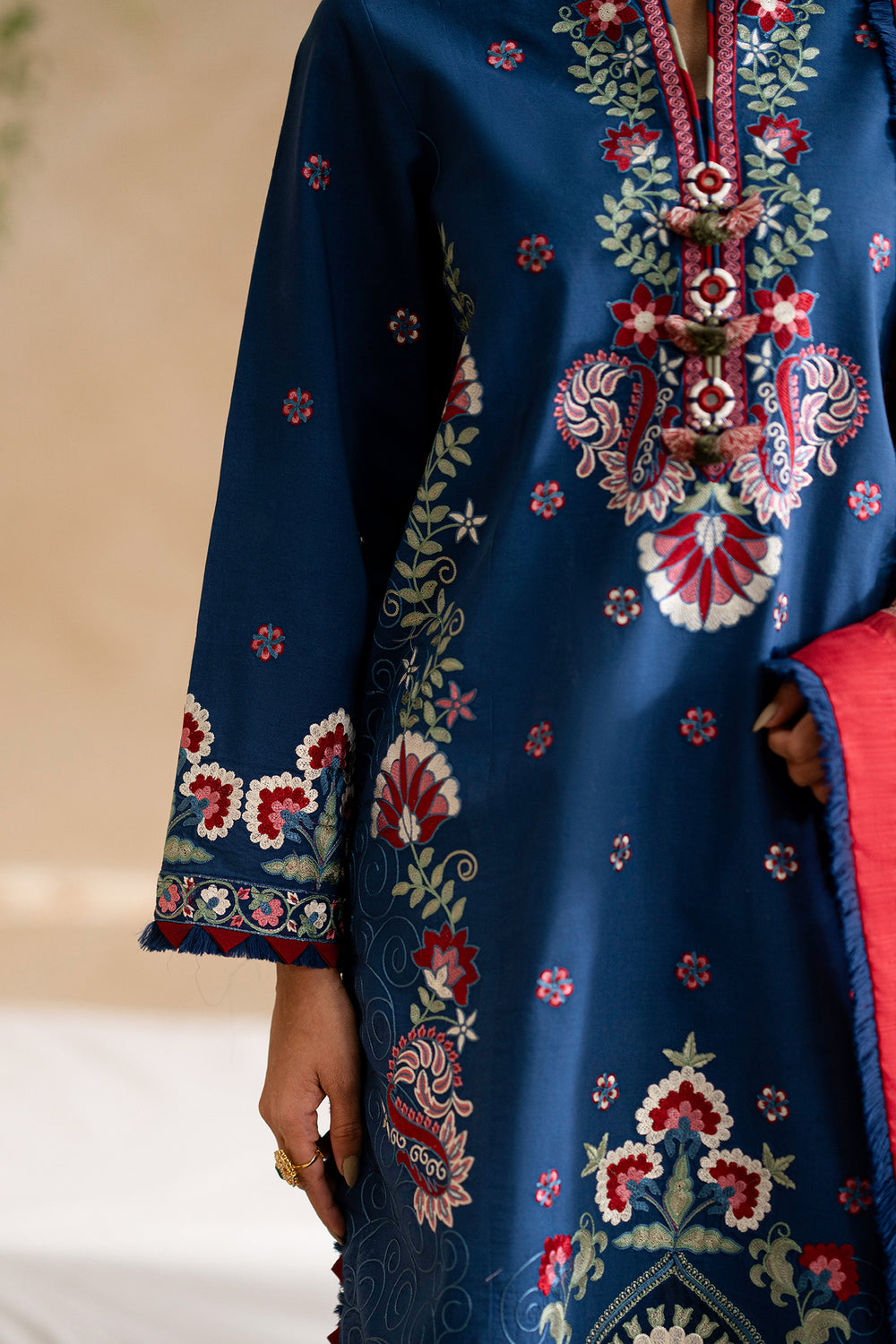 EMBROIDERED LAWN SUIT (E0550/203/622)