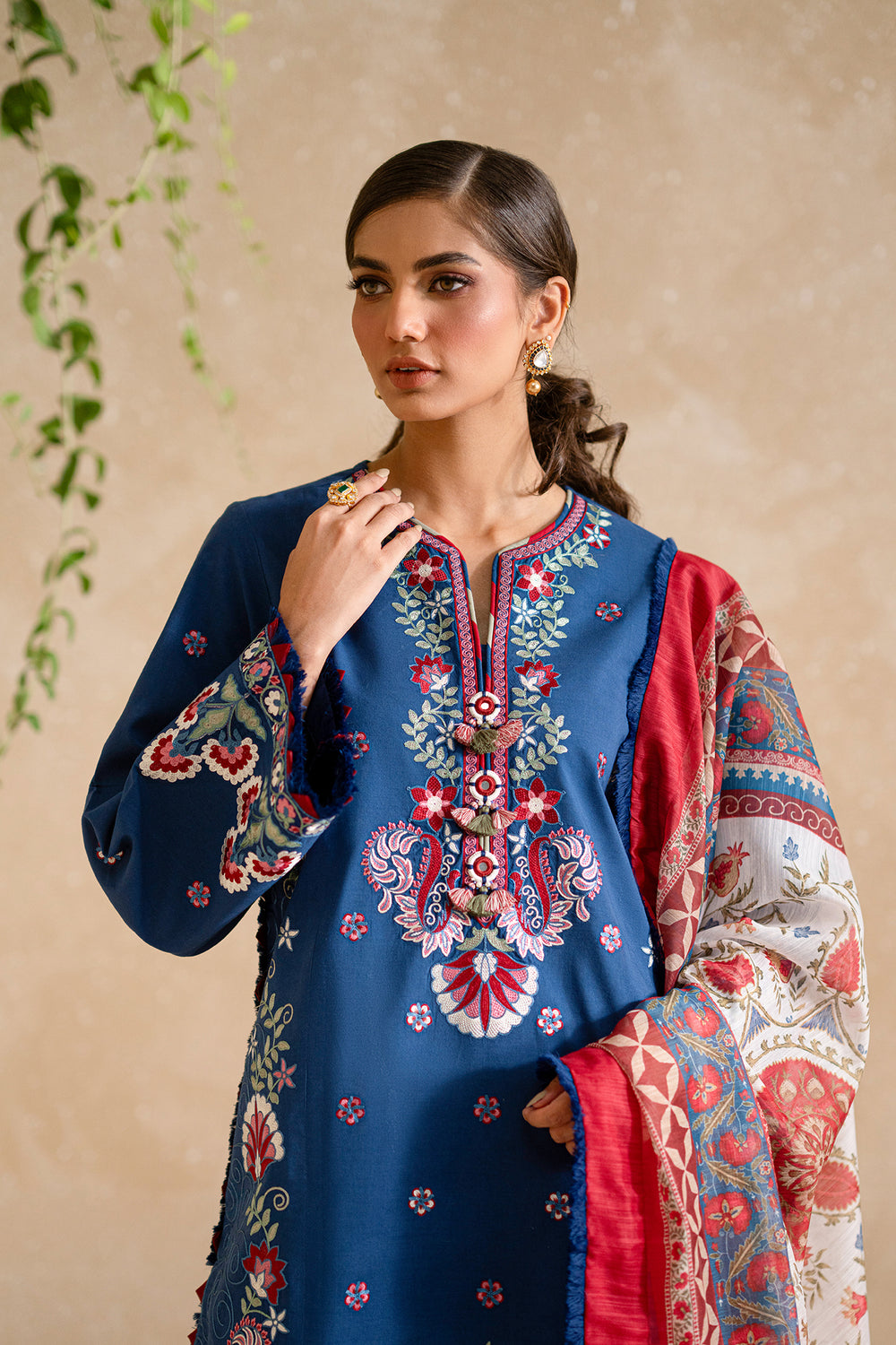 EMBROIDERED LAWN SUIT (E0550/203/622)