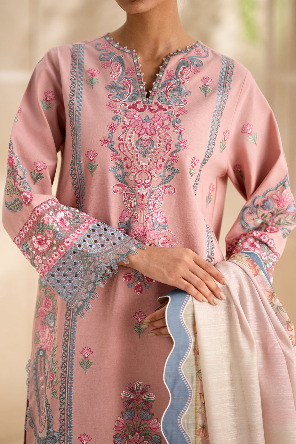 EMBROIDERED LAWN SUIT (E0551/203/327)