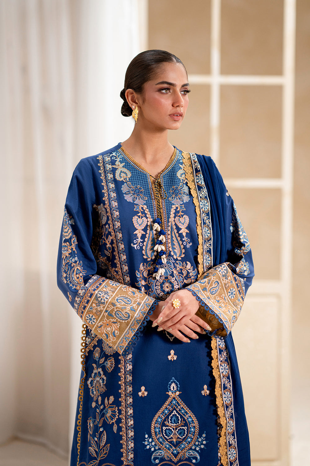 EMBROIDERED LAWN SUIT (E0556/203/619)
