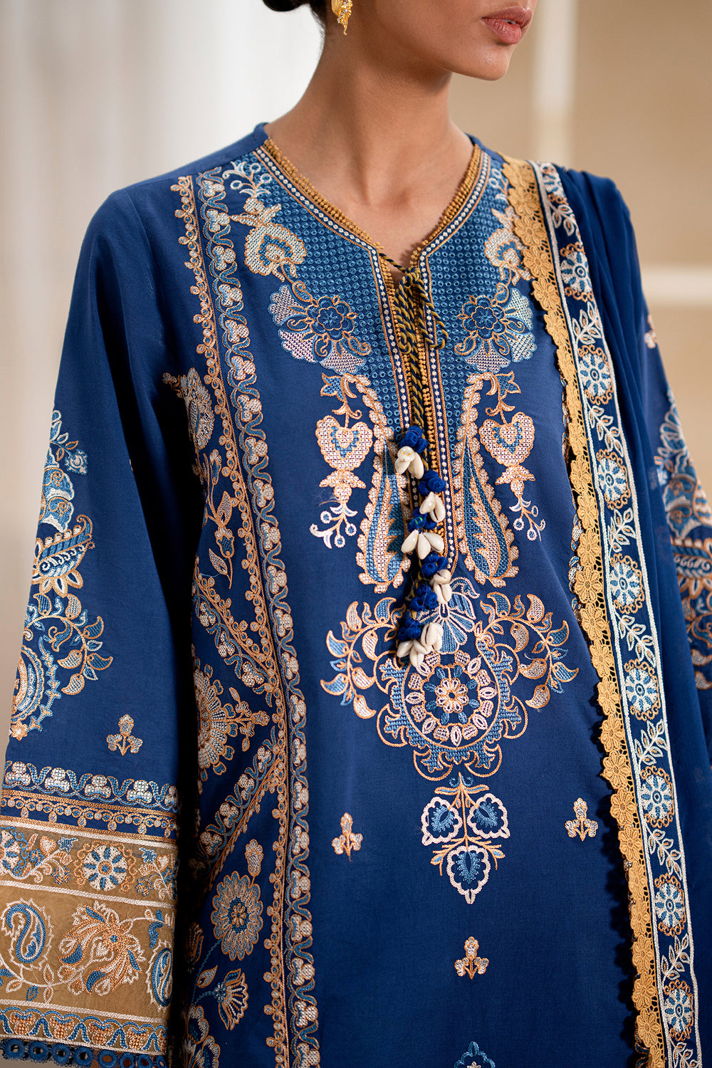 EMBROIDERED LAWN SUIT (E0556/203/619)