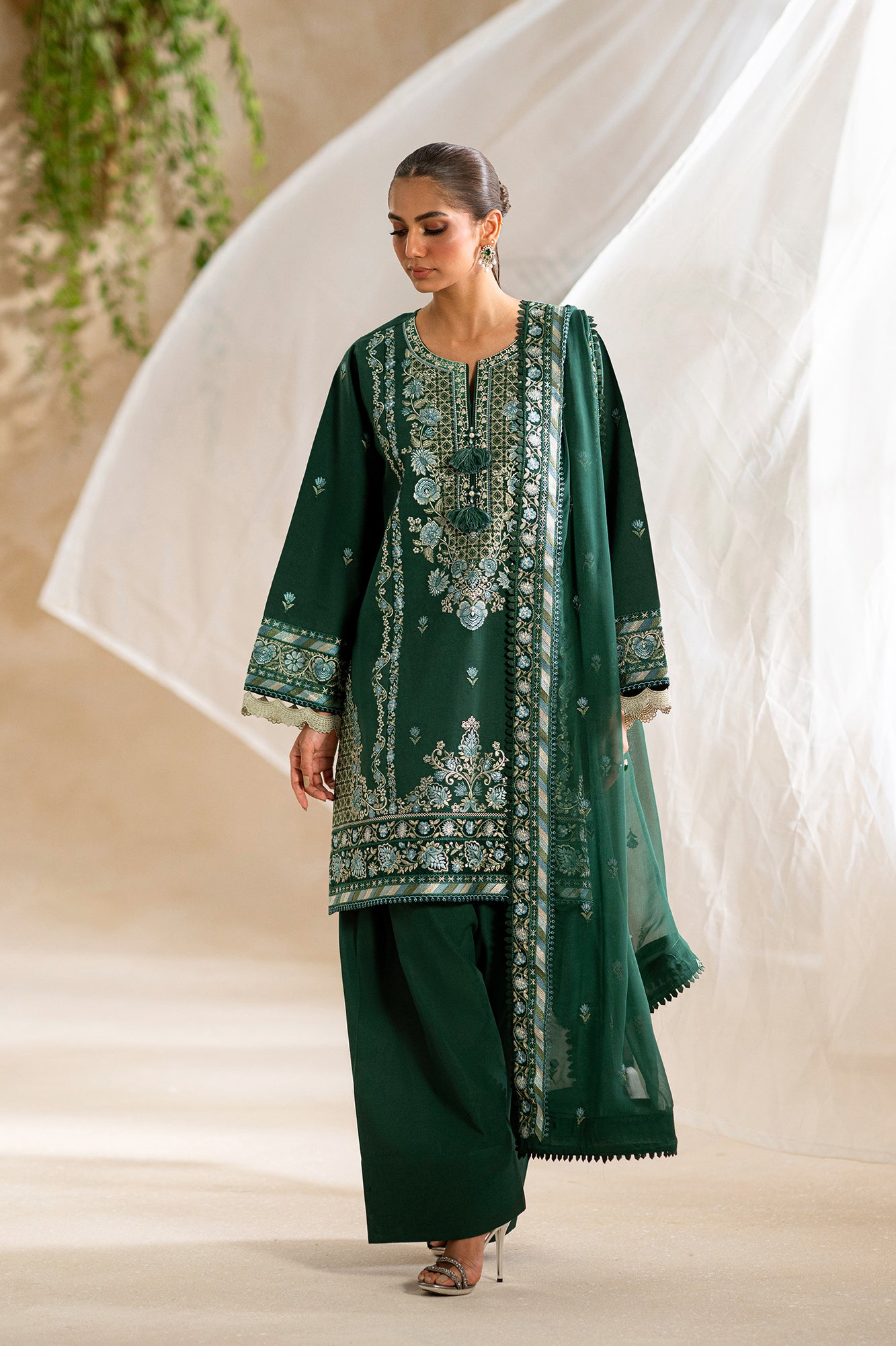 EMBROIDERED LAWN SUIT (E0558/203/707)