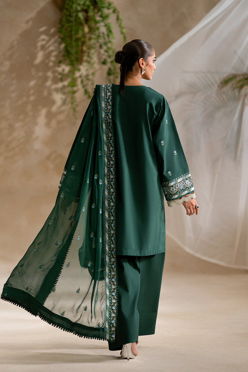 EMBROIDERED LAWN SUIT (E0558/203/707)