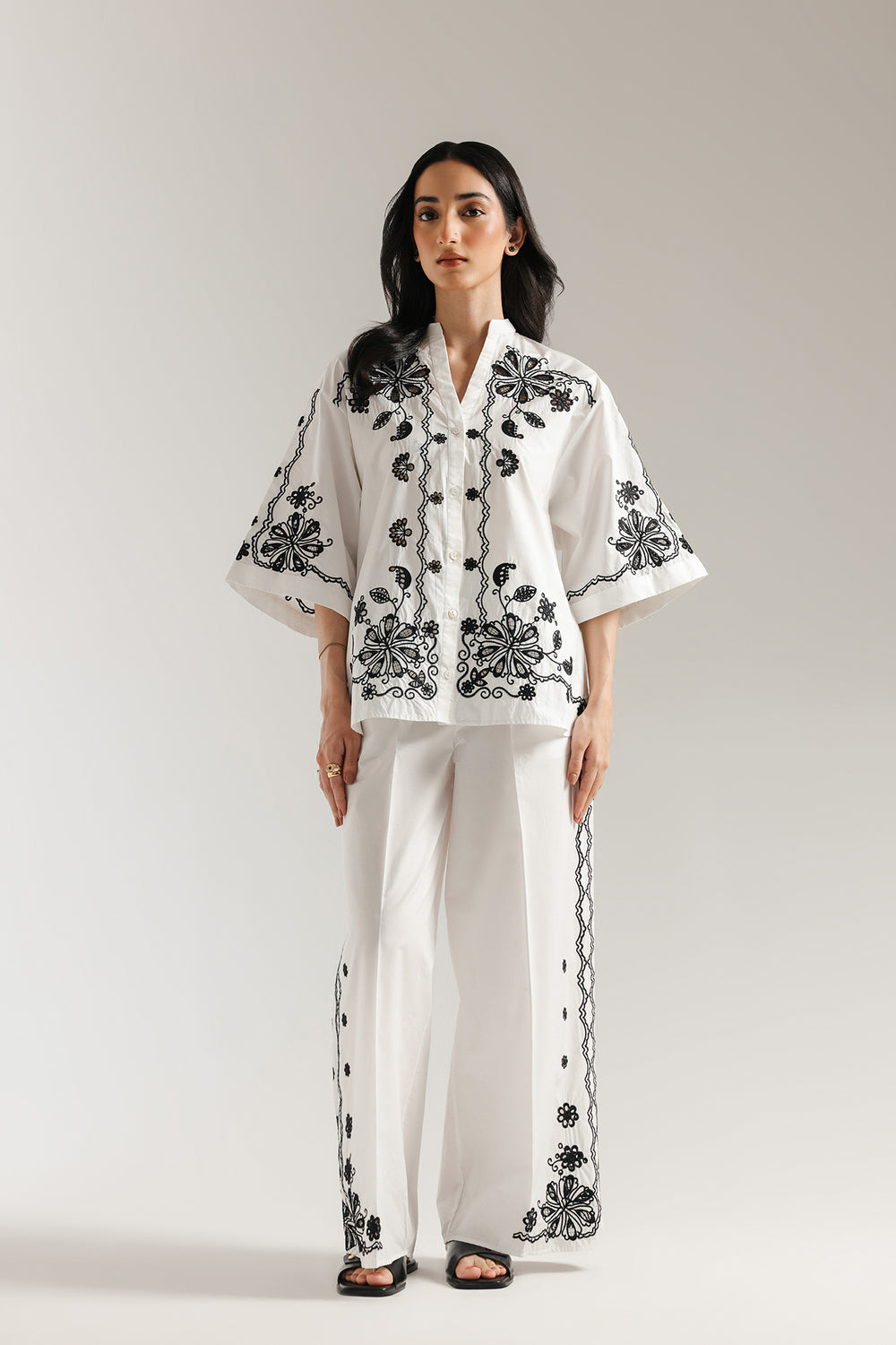 EMBROIDERED SUIT (E0641/106/003)