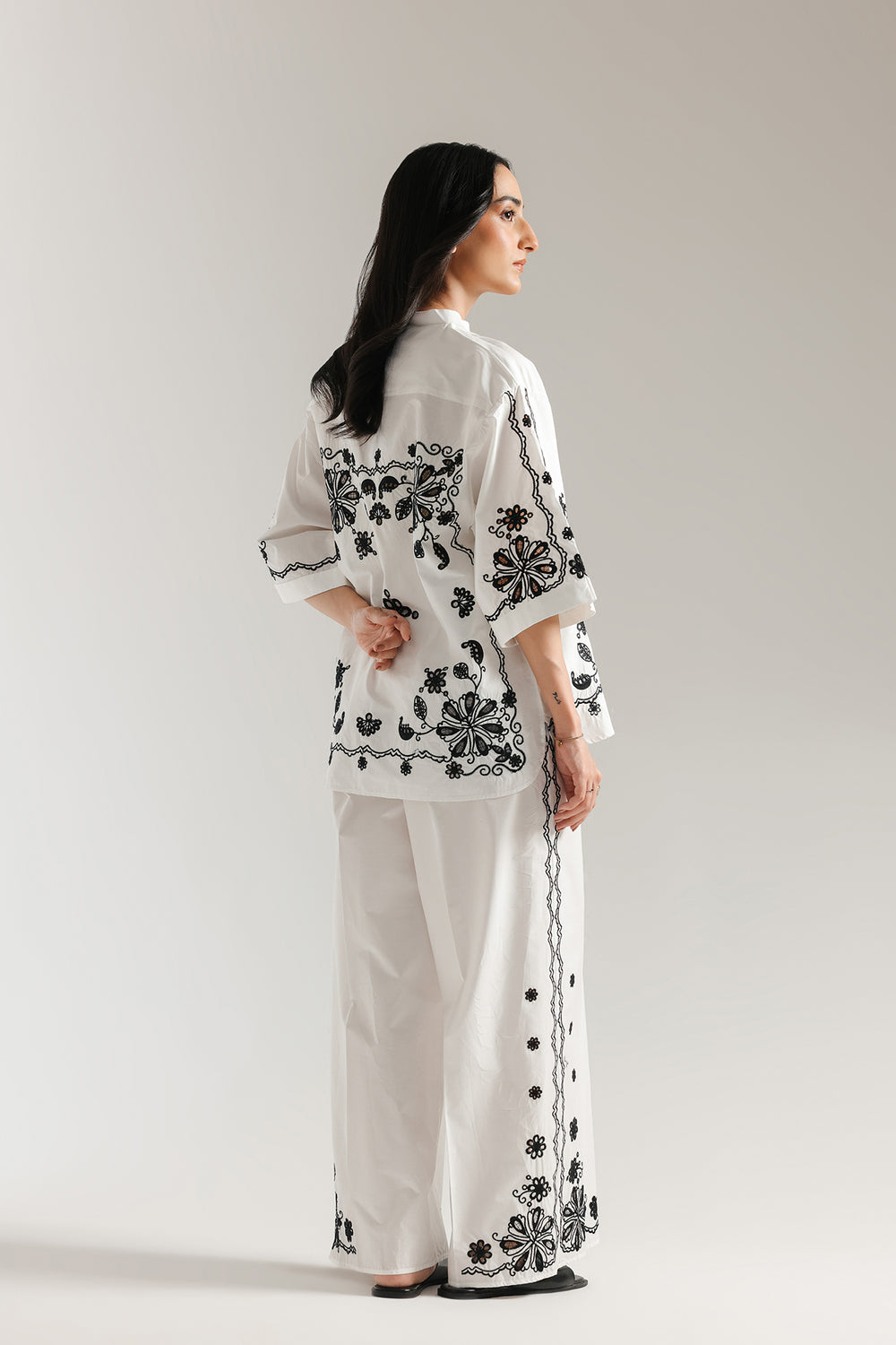 EMBROIDERED SUIT (E0641/106/003)