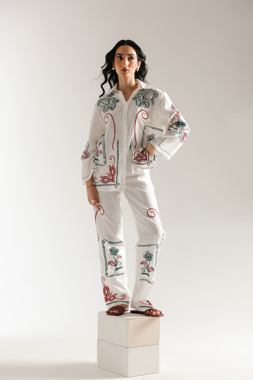 EMBROIDERED SUIT (E0656/106/001)