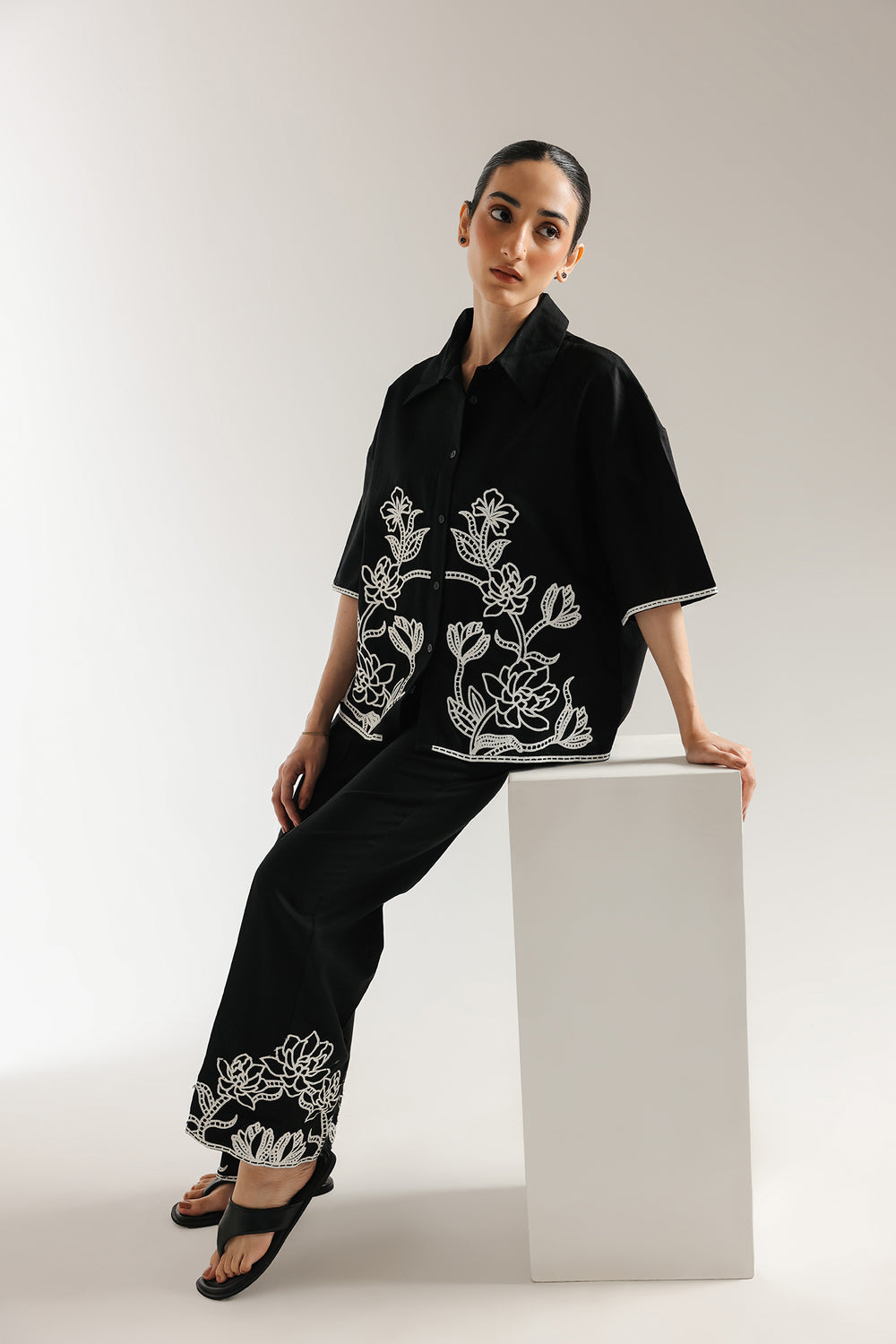 EMBROIDERED SUIT (E0657/106/902)