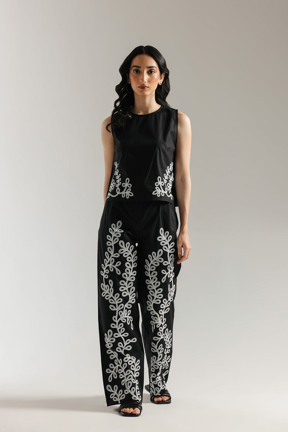 EMBRODERED SUIT (E0659/106/902)