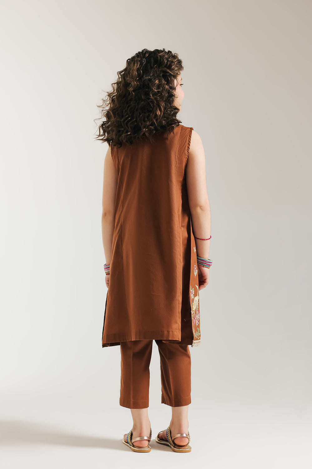 EMBROIDERED SUIT (E0679/404/801 E0679/304/801)