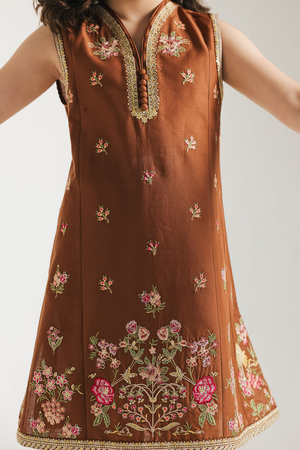 EMBROIDERED SUIT (E0679/404/801 E0679/304/801)