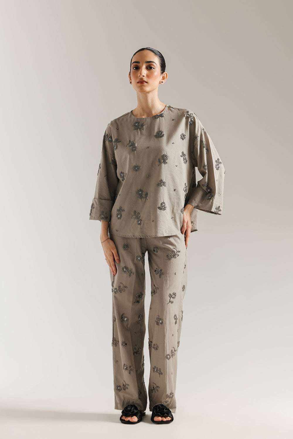 EMBROIDERED SUIT (E0680/106/817)