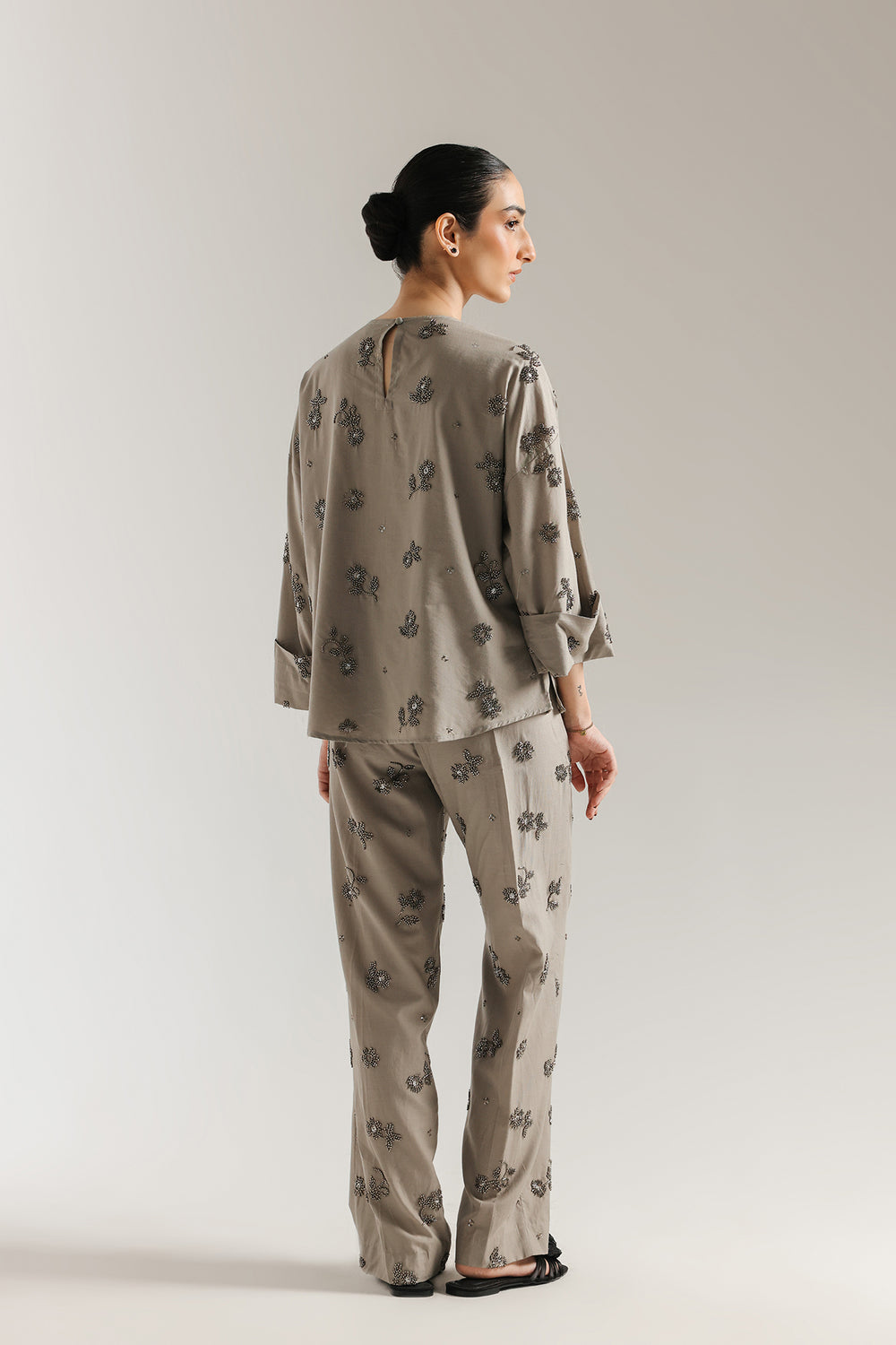 EMBROIDERED SUIT (E0680/106/817)