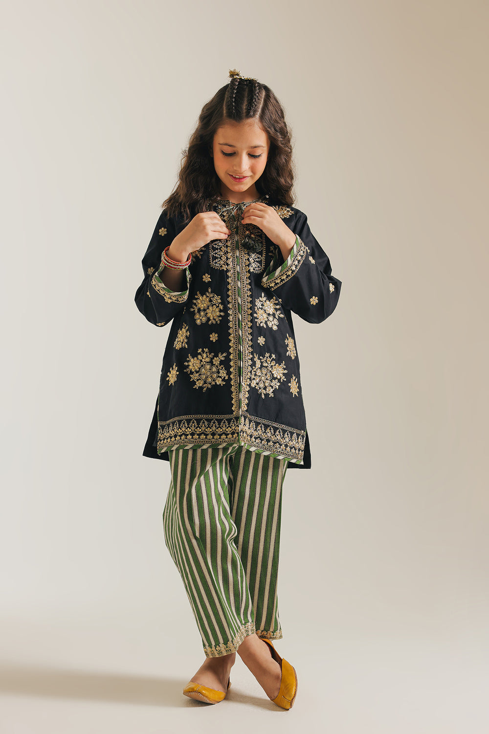 EMBROIDERED SUIT (E0685/404/902 E0685/304/902)