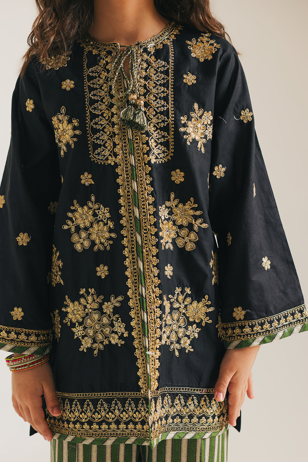 EMBROIDERED SUIT (E0685/404/902 E0685/304/902)