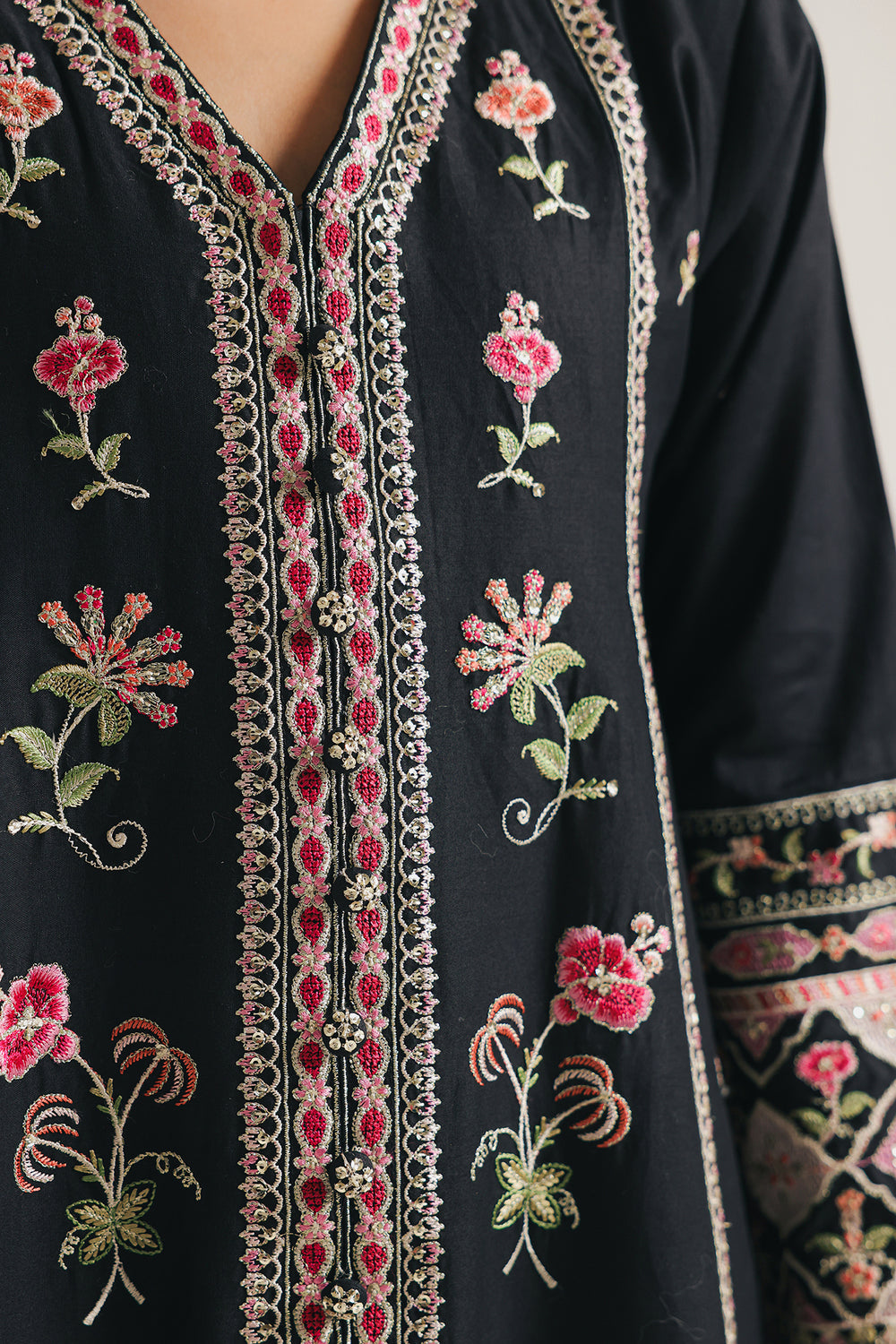 EMBROIDERED SUIT (E0703/404/902 E0703/304/902)
