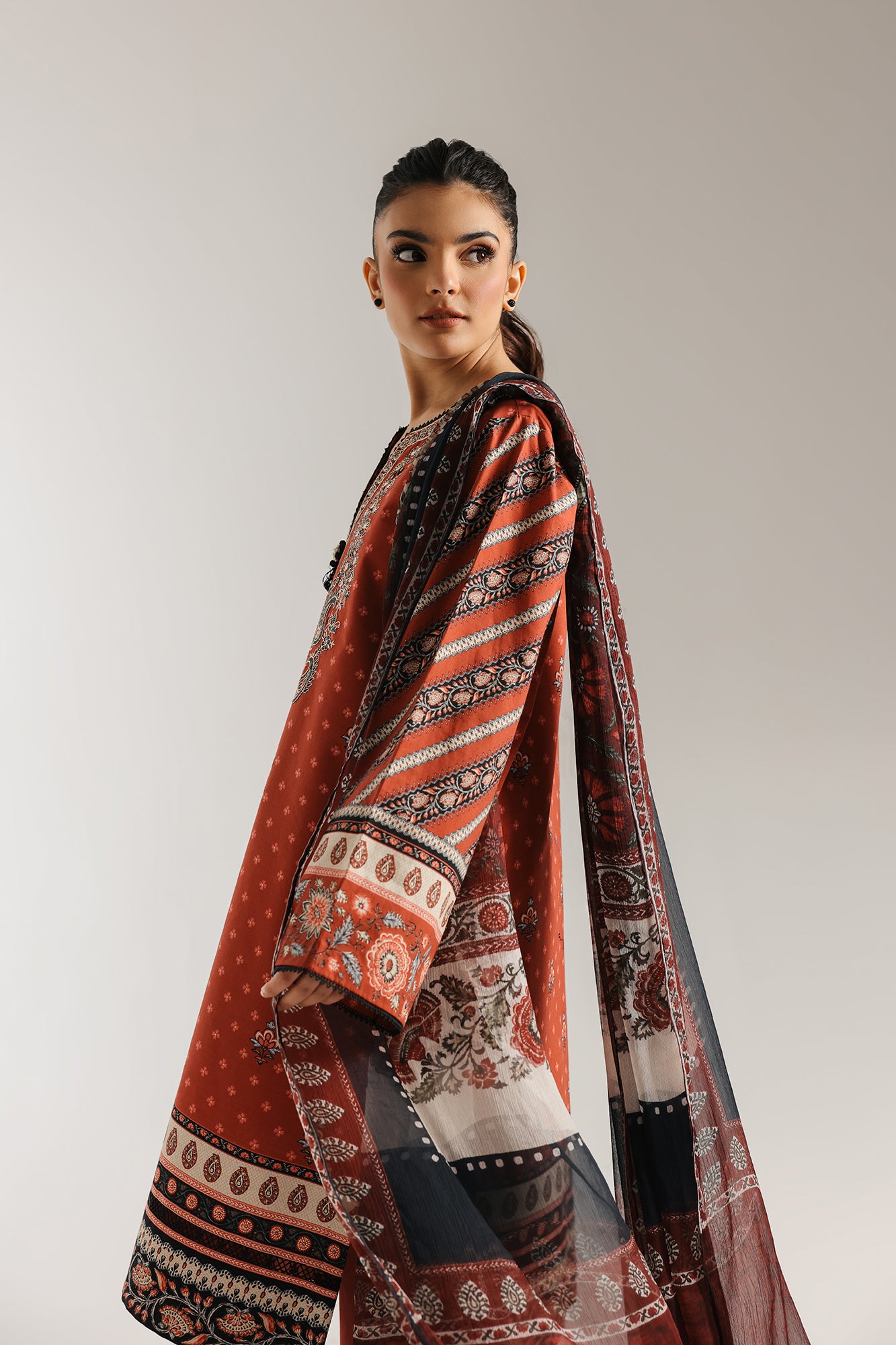 EMBROIDERED SUIT (E0711/203/305)