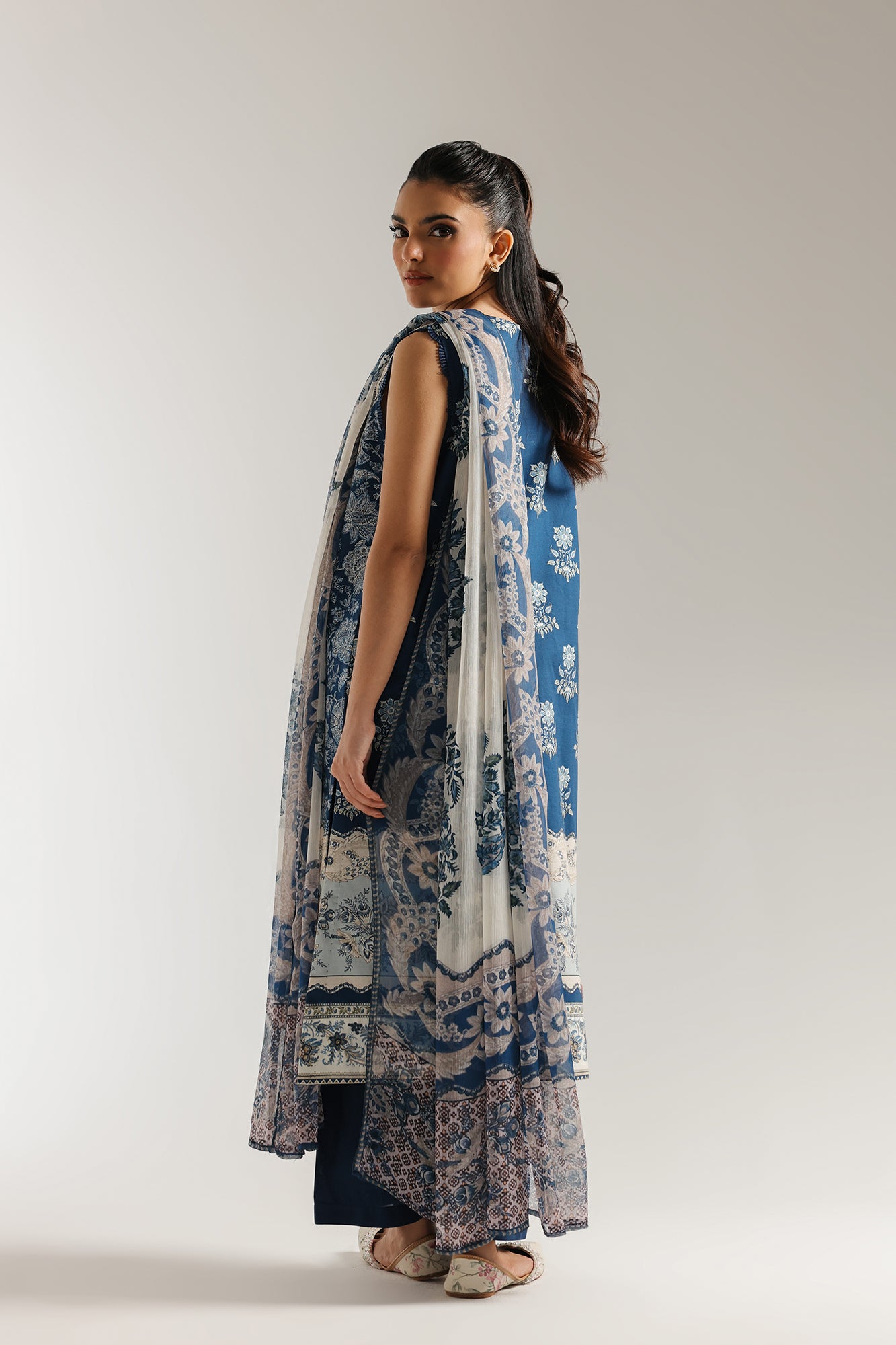 EMBROIDERED SUIT (E0717/203/622)