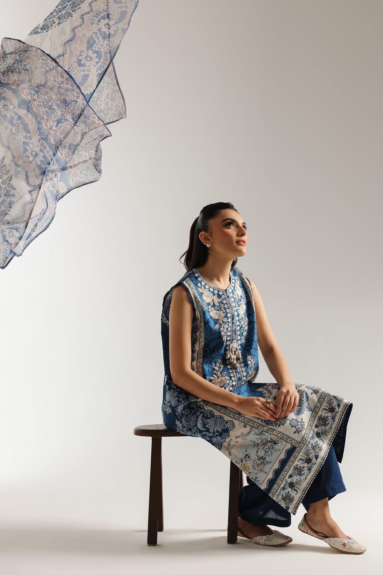 EMBROIDERED SUIT (E0717/203/622)