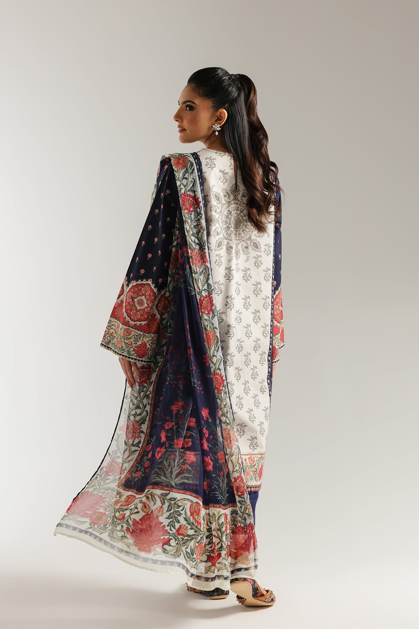 EMBROIDERED SUIT (E0718/203/619)