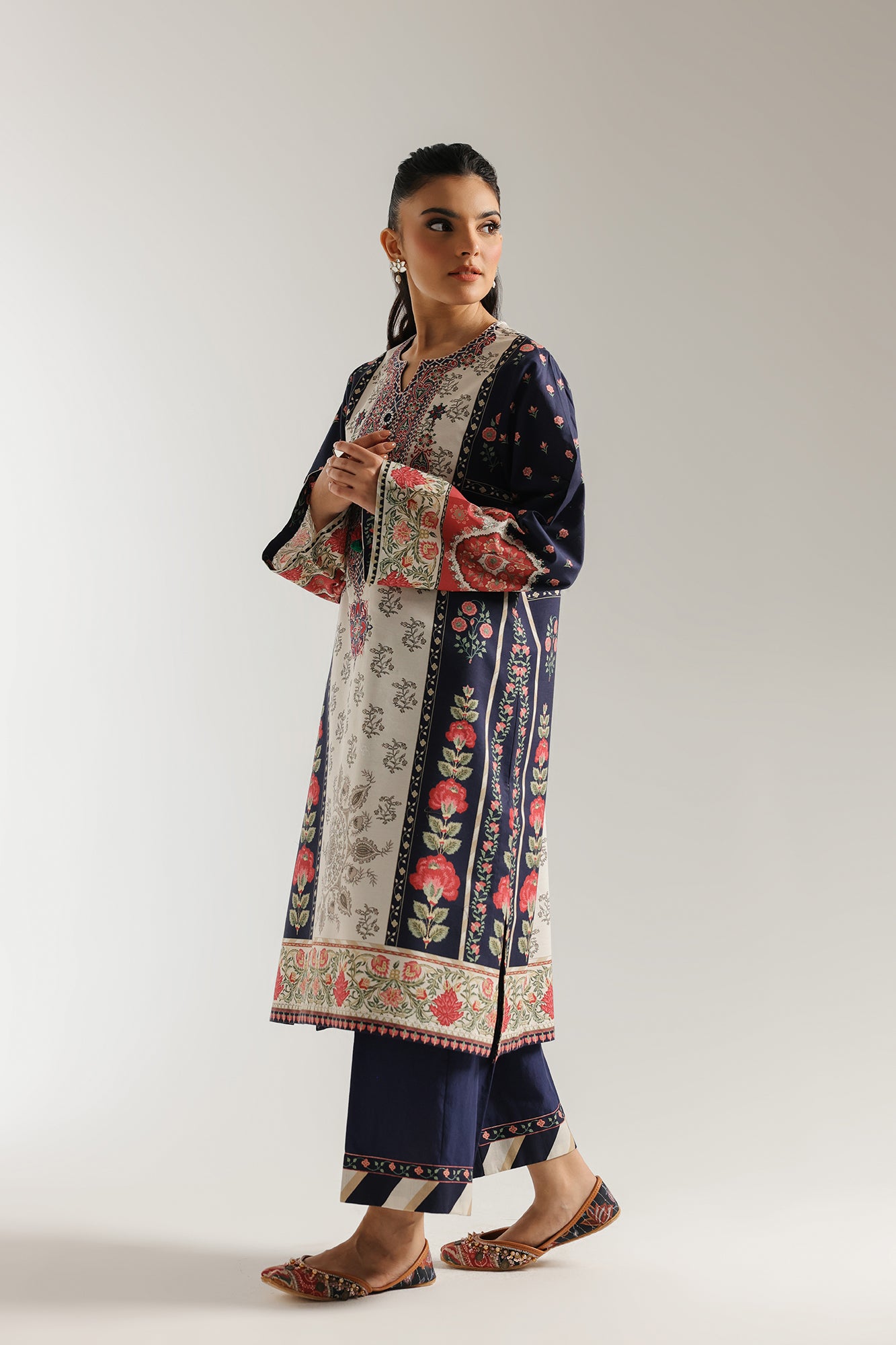 EMBROIDERED SUIT (E0718/203/619)